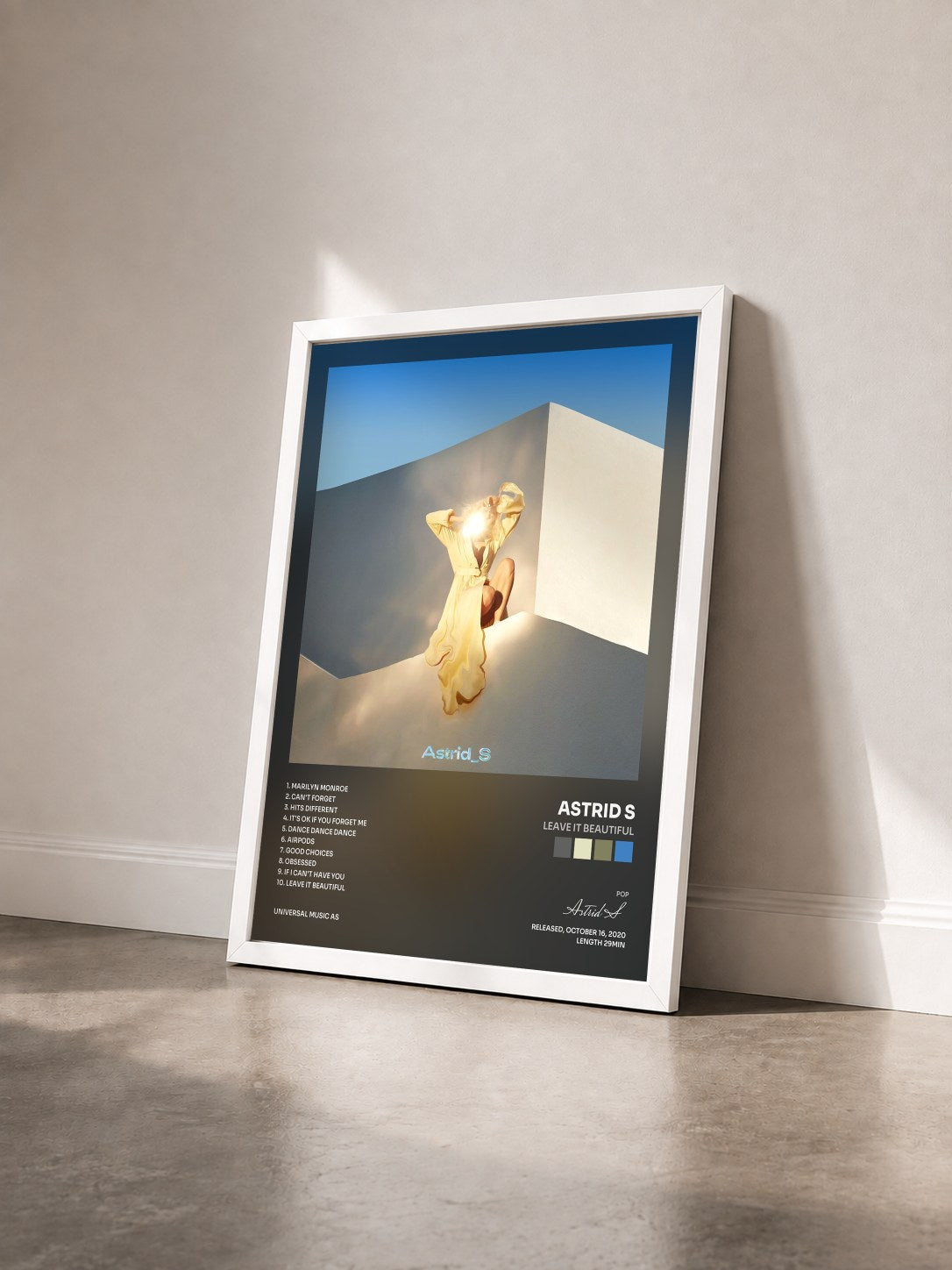 #blanc Tableau de l'album Leave It Beautiful de Astrid S vu de trois quarts, cadre blanc