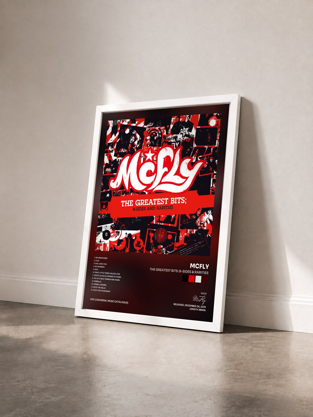 #blanc Tableau de l'album The Greatest Bits: B-Sides & Rarities de McFly vu de trois quarts, cadre blanc