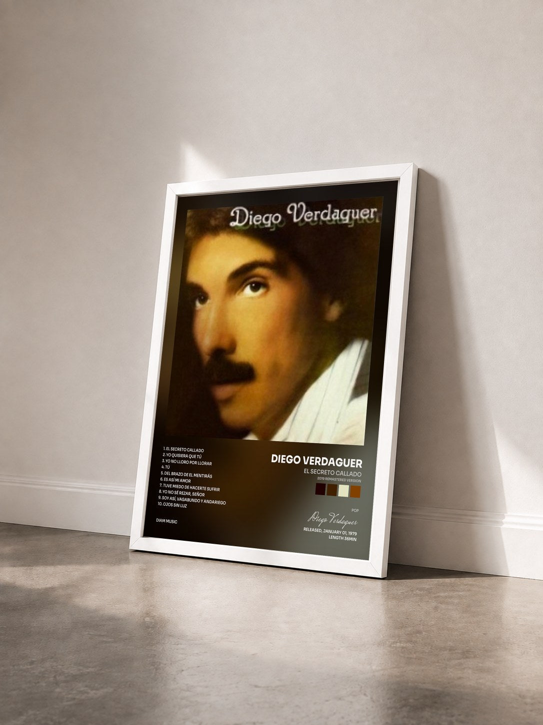#blanc Tableau de l'album El Secreto Callado (2019 Remastered Version) de Diego Verdaguer vu de trois quarts, cadre blanc