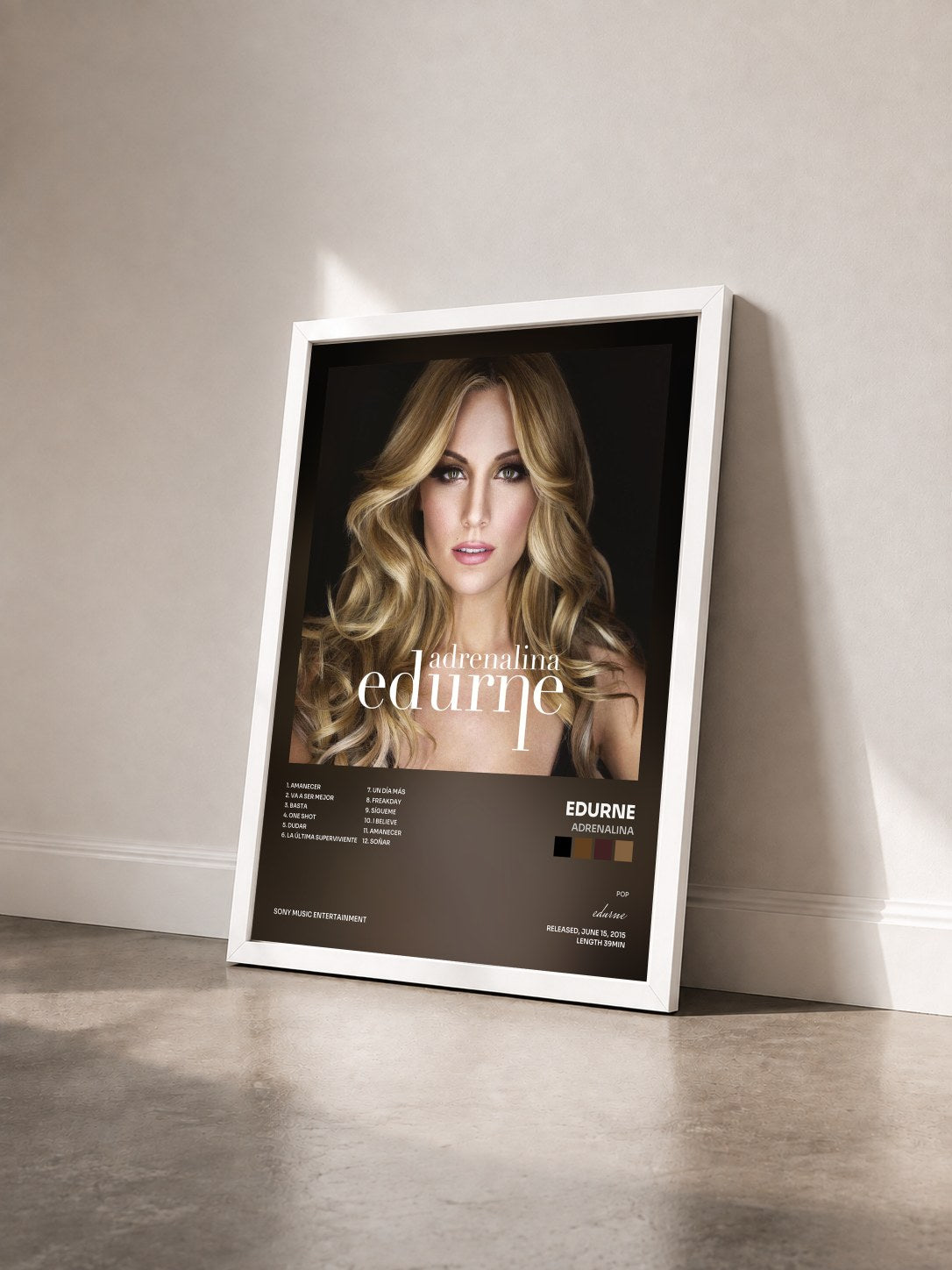#blanc Tableau de l'album Adrenalina de edurne vu de trois quarts, cadre blanc