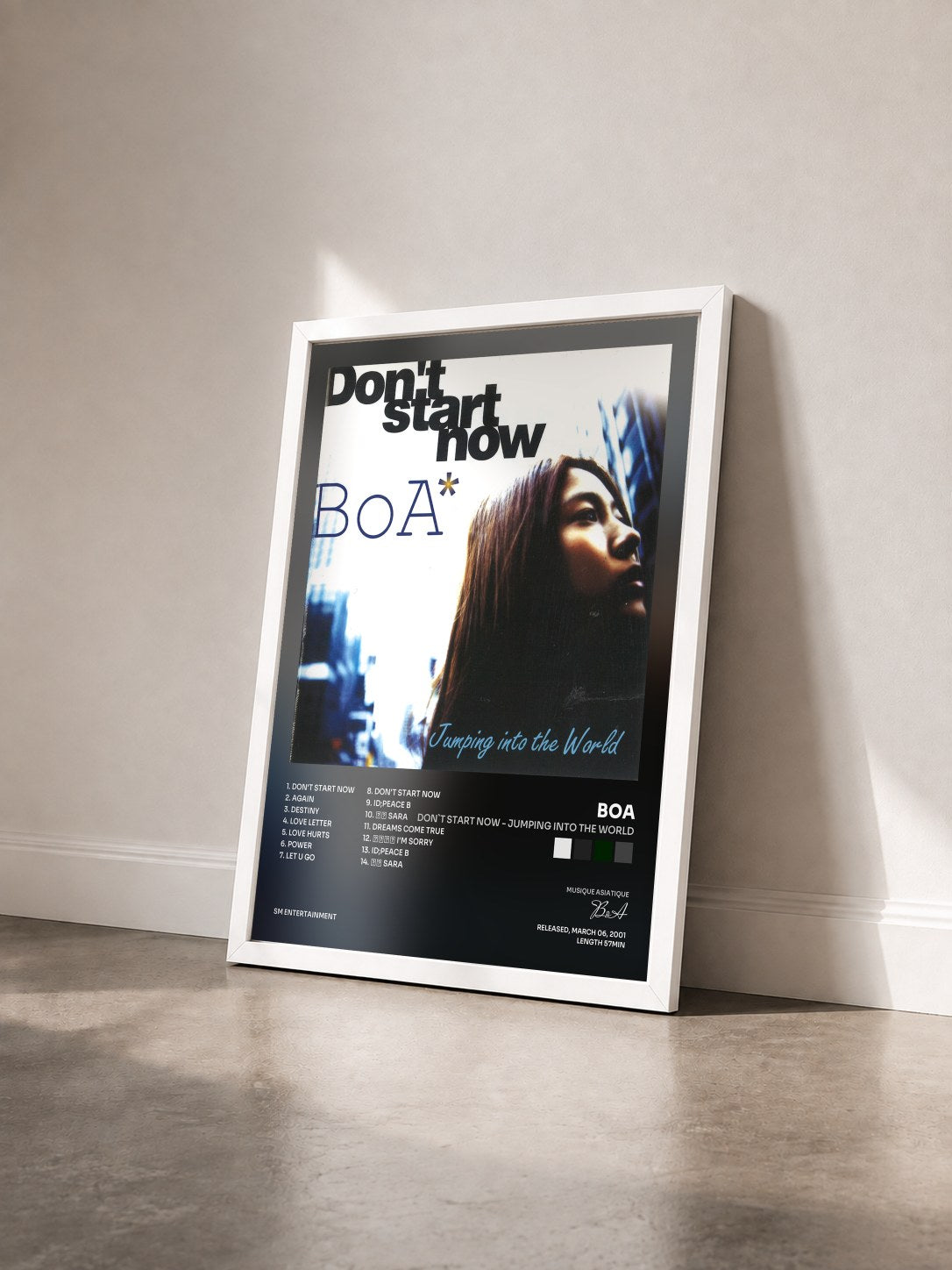 #blanc Tableau de l'album Don`t Start Now - Jumping Into The World de BoA vu de trois quarts, cadre blanc