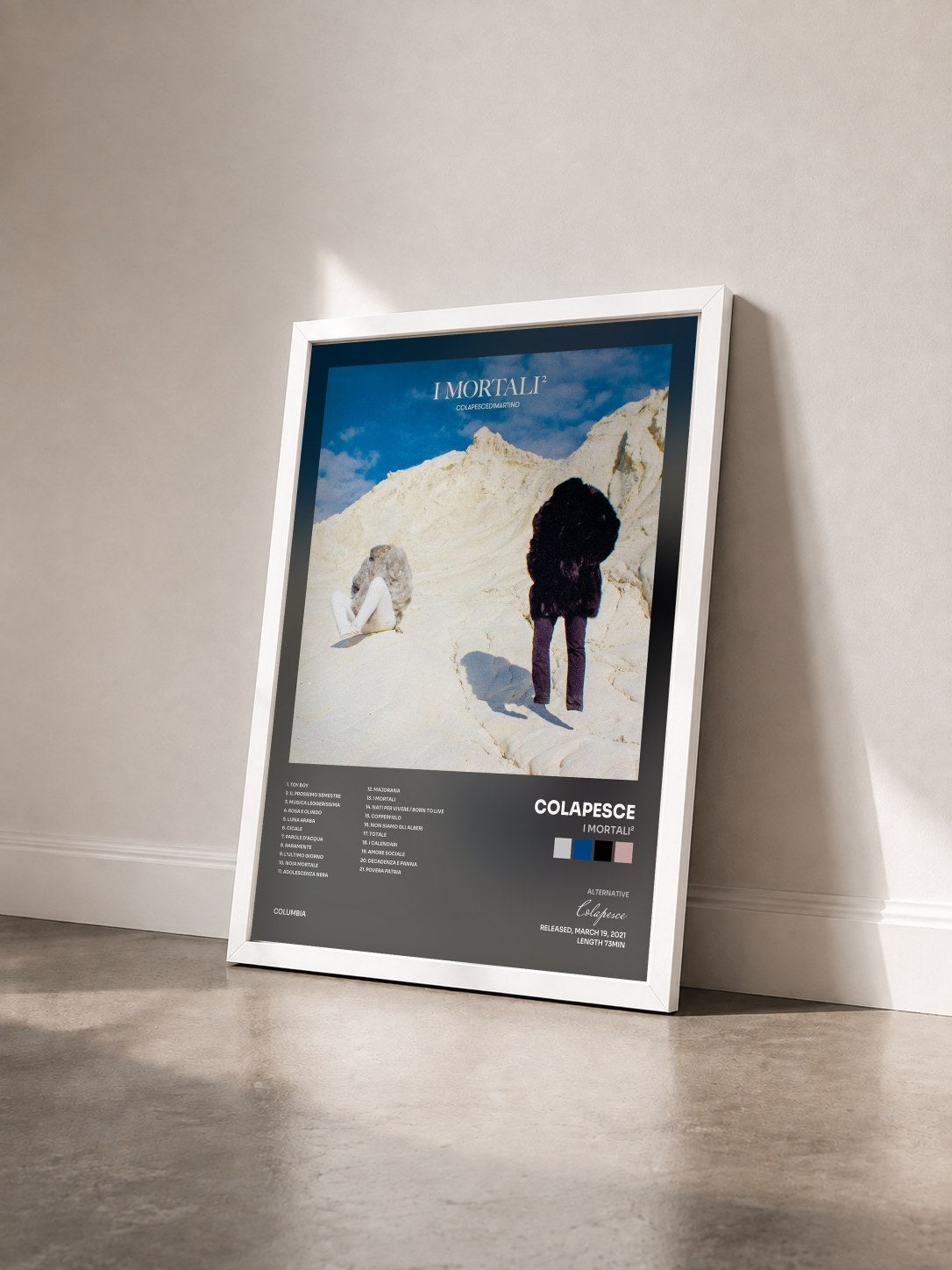 #blanc Tableau de l'album I Mortali² de Colapesce vu de trois quarts, cadre blanc