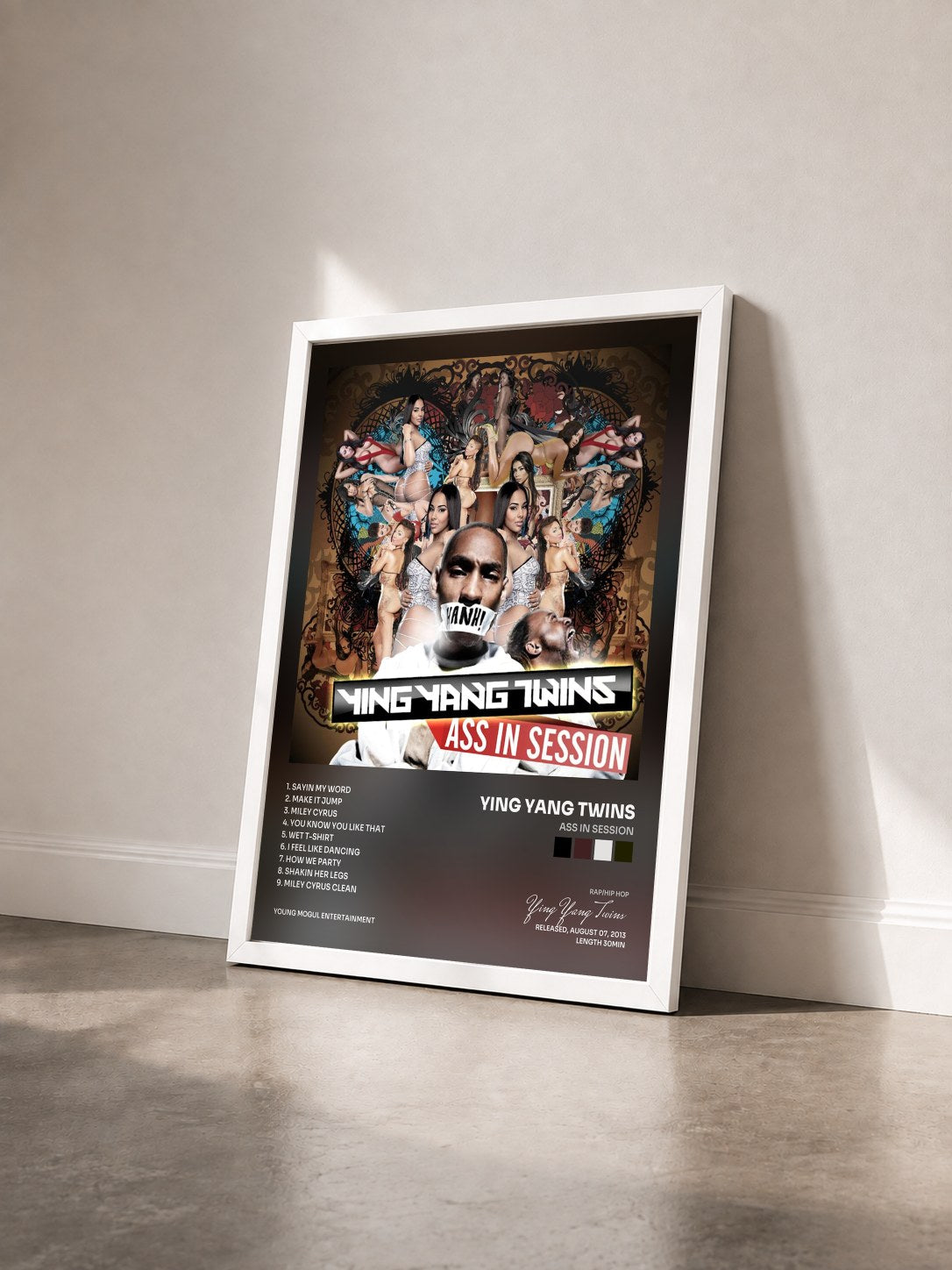 #blanc Tableau de l'album Ass in Session de Ying Yang Twins vu de trois quarts, cadre blanc