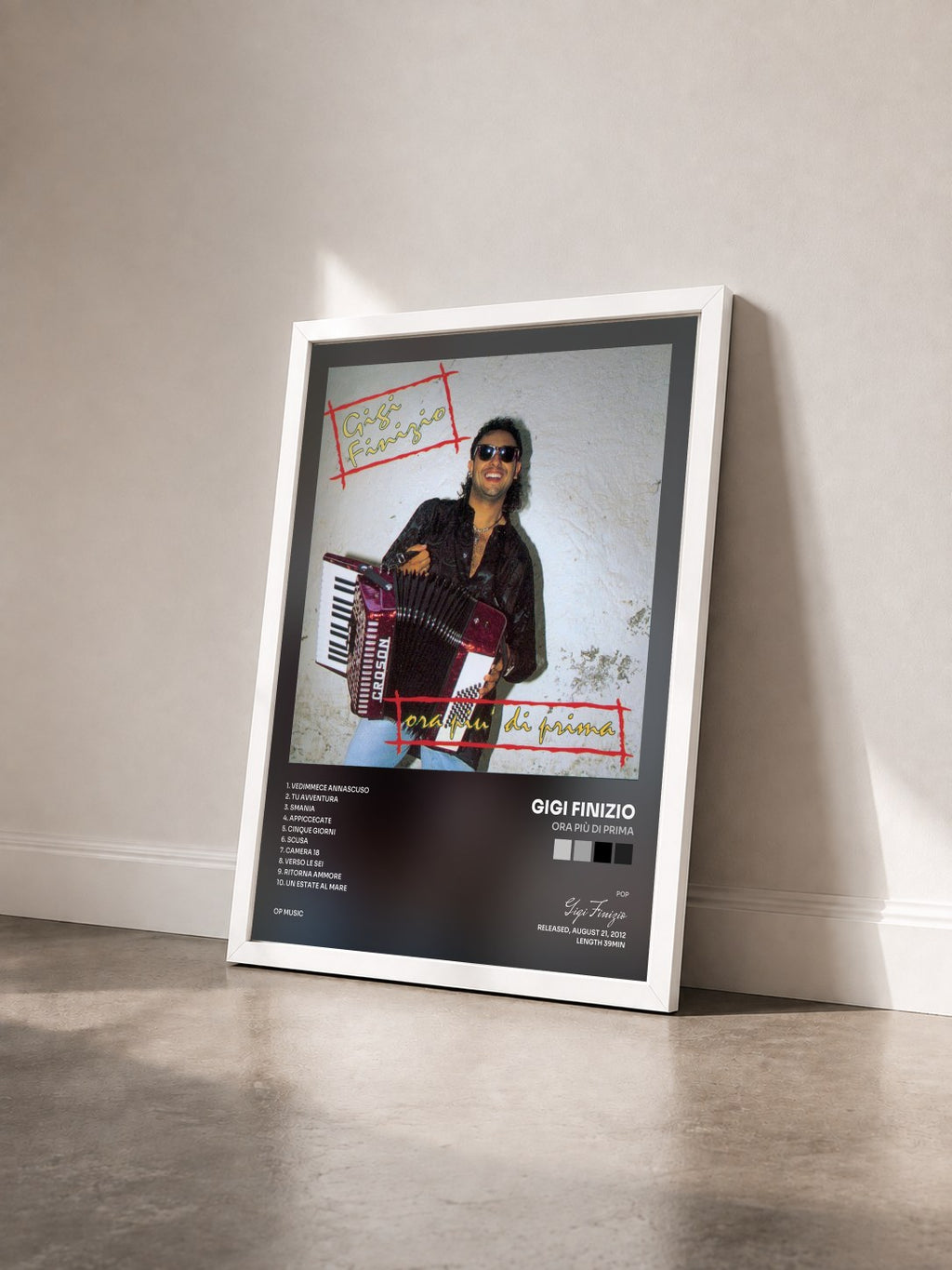 #blanc Tableau de l'album Ora più di prima de Gigi Finizio vu de trois quarts, cadre blanc