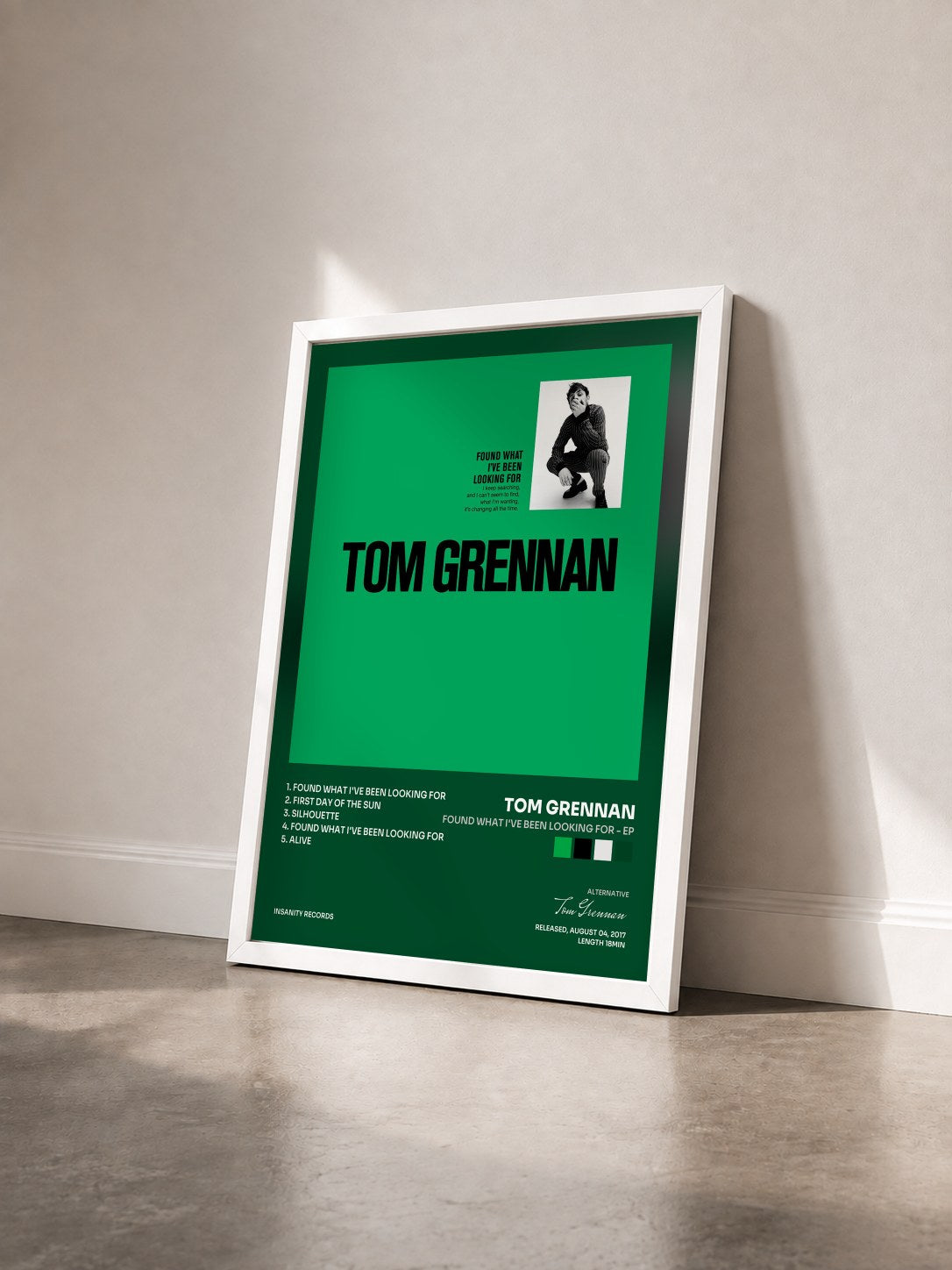 #blanc Tableau de l'album Found What I've Been Looking For - EP de Tom Grennan vu de trois quarts, cadre blanc