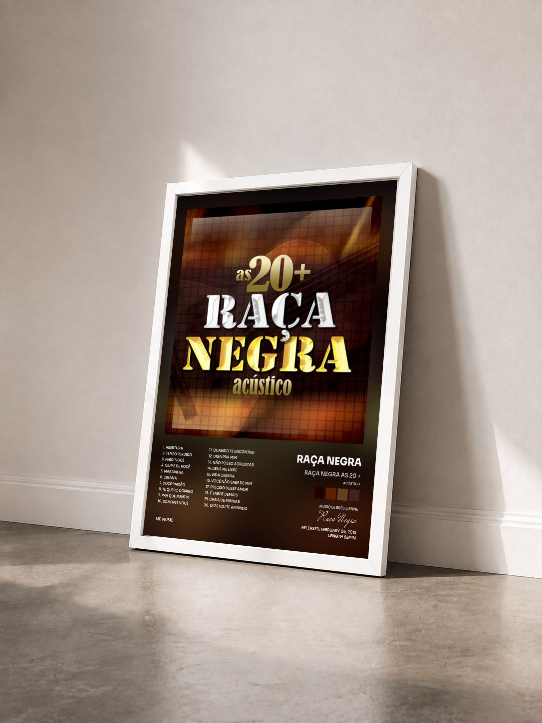 #blanc Tableau de l'album Raça Negra as 20 + (Acústico) de Raça Negra vu de trois quarts, cadre blanc