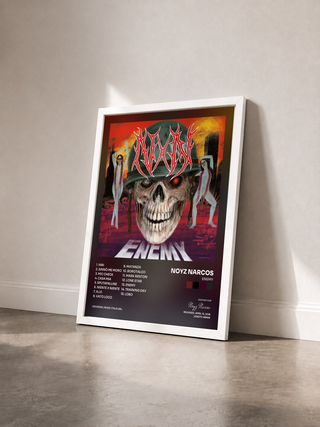 #blanc Tableau de l'album Enemy de Noyz Narcos vu de trois quarts, cadre blanc