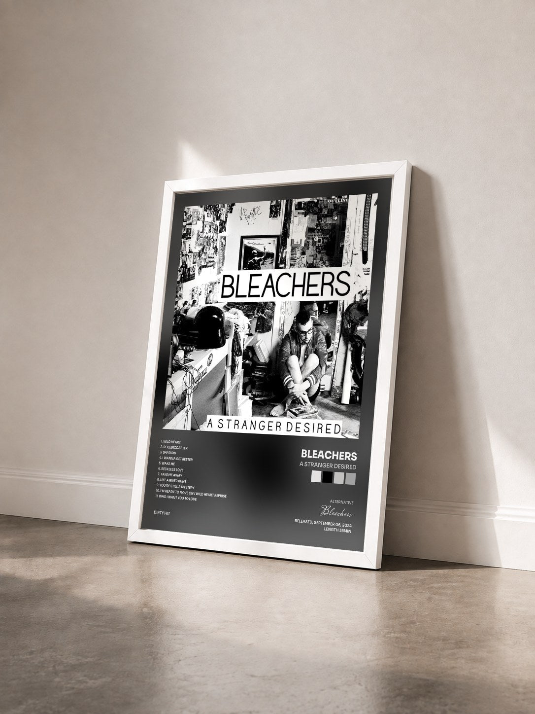 #blanc Tableau de l'album A Stranger Desired de Bleachers vu de trois quarts, cadre blanc