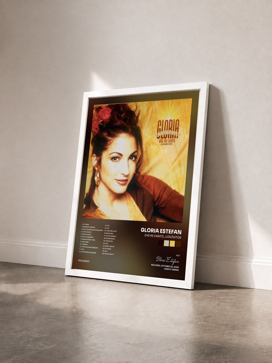 #blanc Tableau de l'album Oye Mi Canto...Los Éxitos de Gloria Estefan vu de trois quarts, cadre blanc