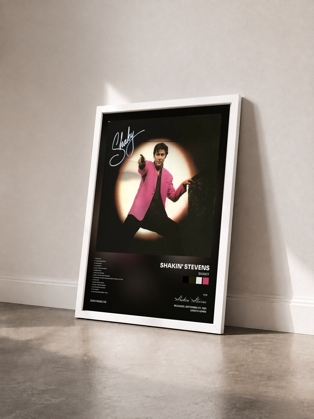 #blanc Tableau de l'album Shaky de Shakin' Stevens vu de trois quarts, cadre blanc