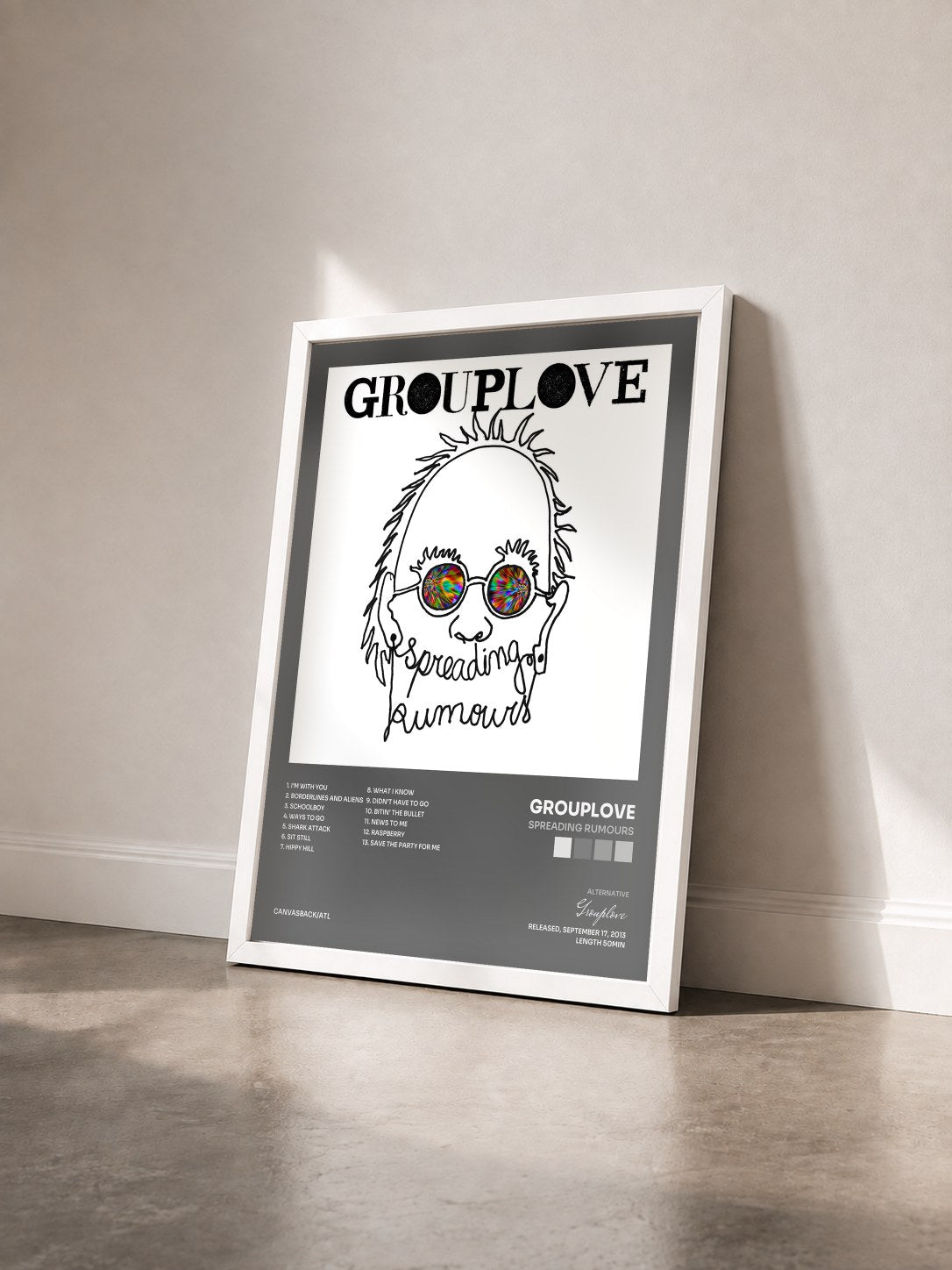 #blanc Tableau de l'album Spreading Rumours de Grouplove vu de trois quarts, cadre blanc