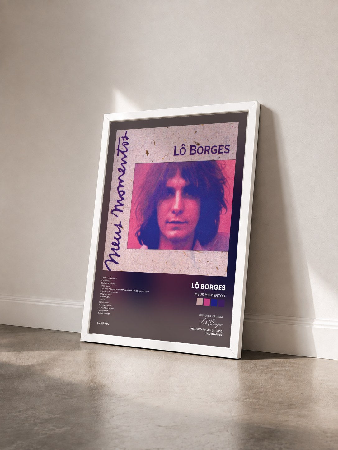#blanc Tableau de l'album Meus Momentos de Lô Borges vu de trois quarts, cadre blanc