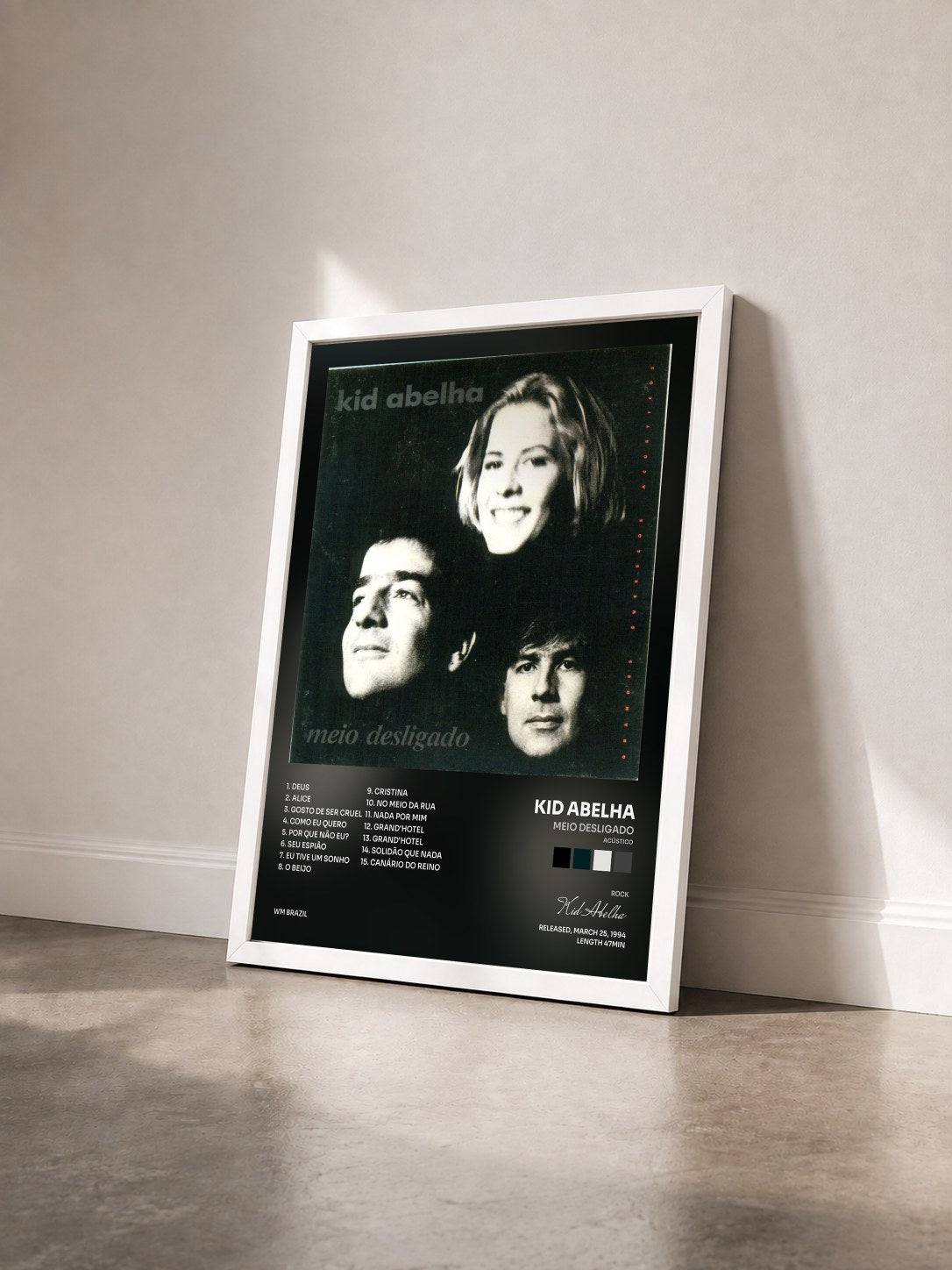 #blanc Tableau de l'album Meio Desligado (Acústico) de Kid Abelha vu de trois quarts, cadre blanc