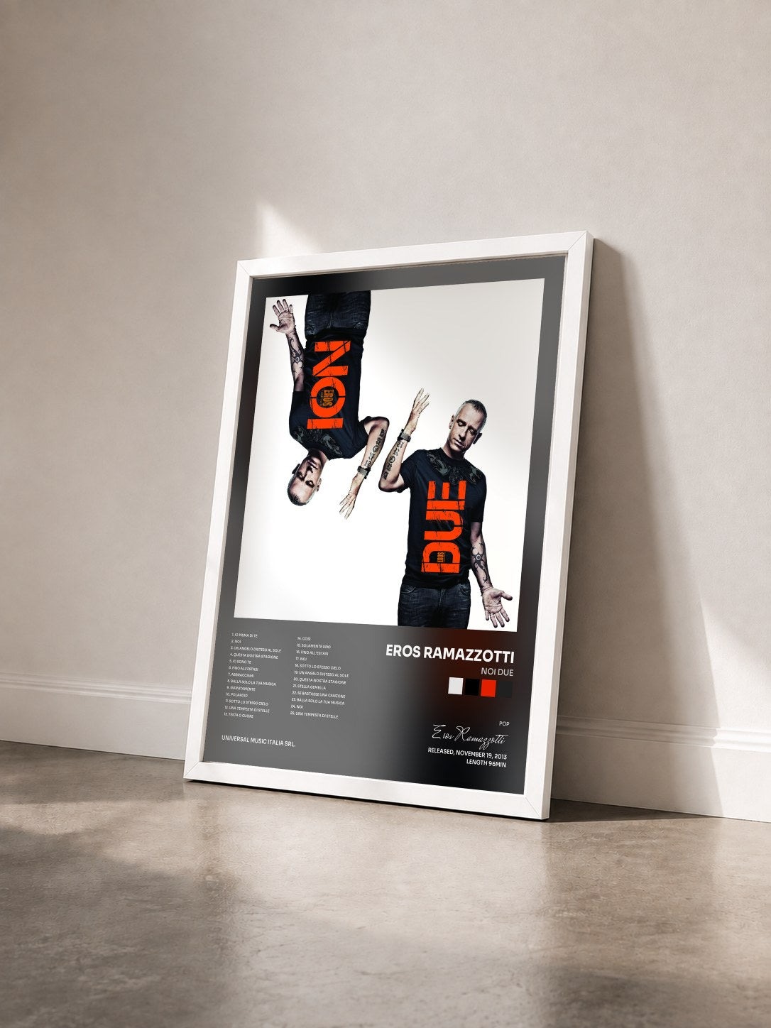 #blanc Tableau de l'album Noi Due de Eros Ramazzotti vu de trois quarts, cadre blanc