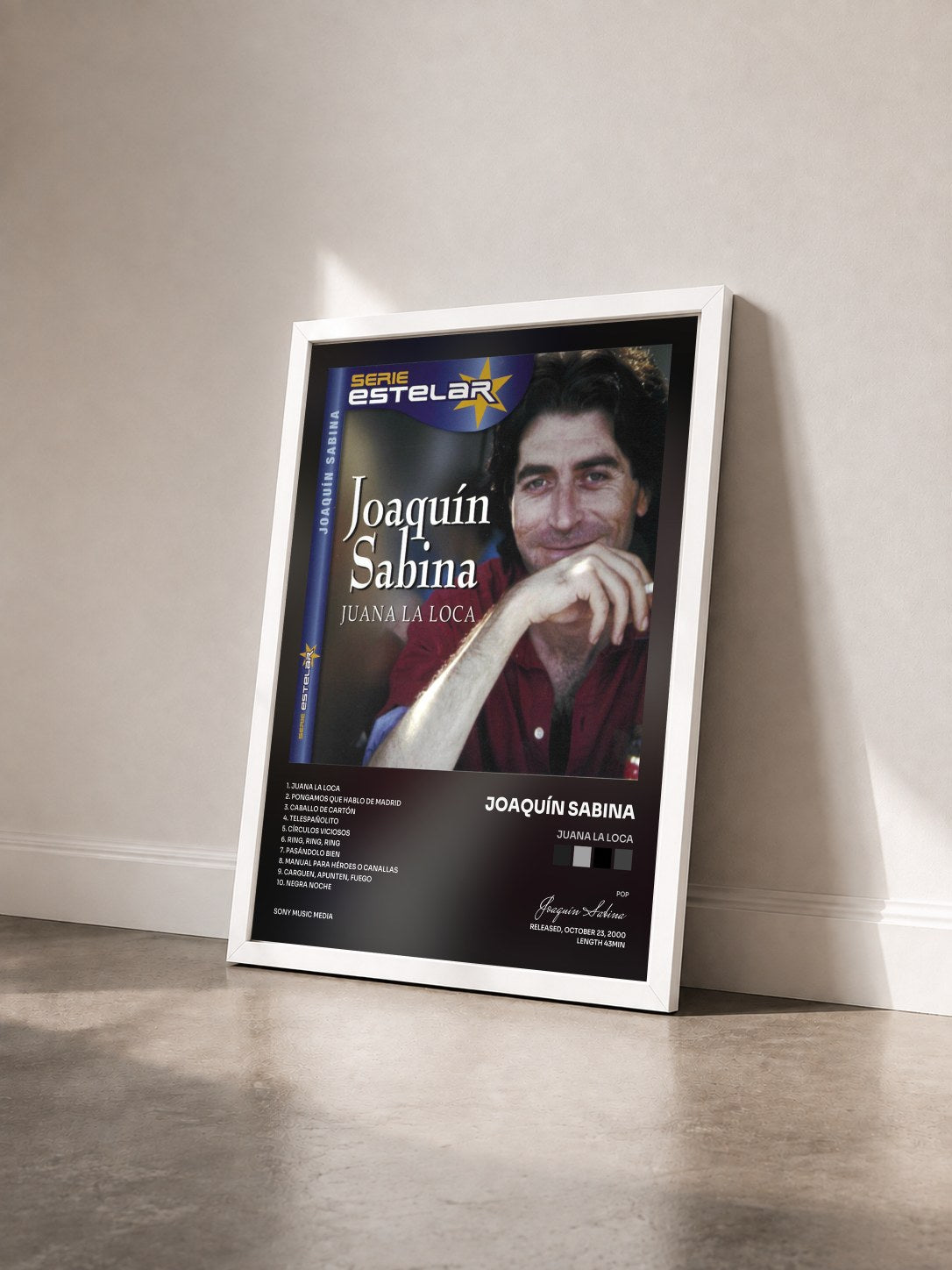#blanc Tableau de l'album Juana La Loca de Joaquín Sabina vu de trois quarts, cadre blanc