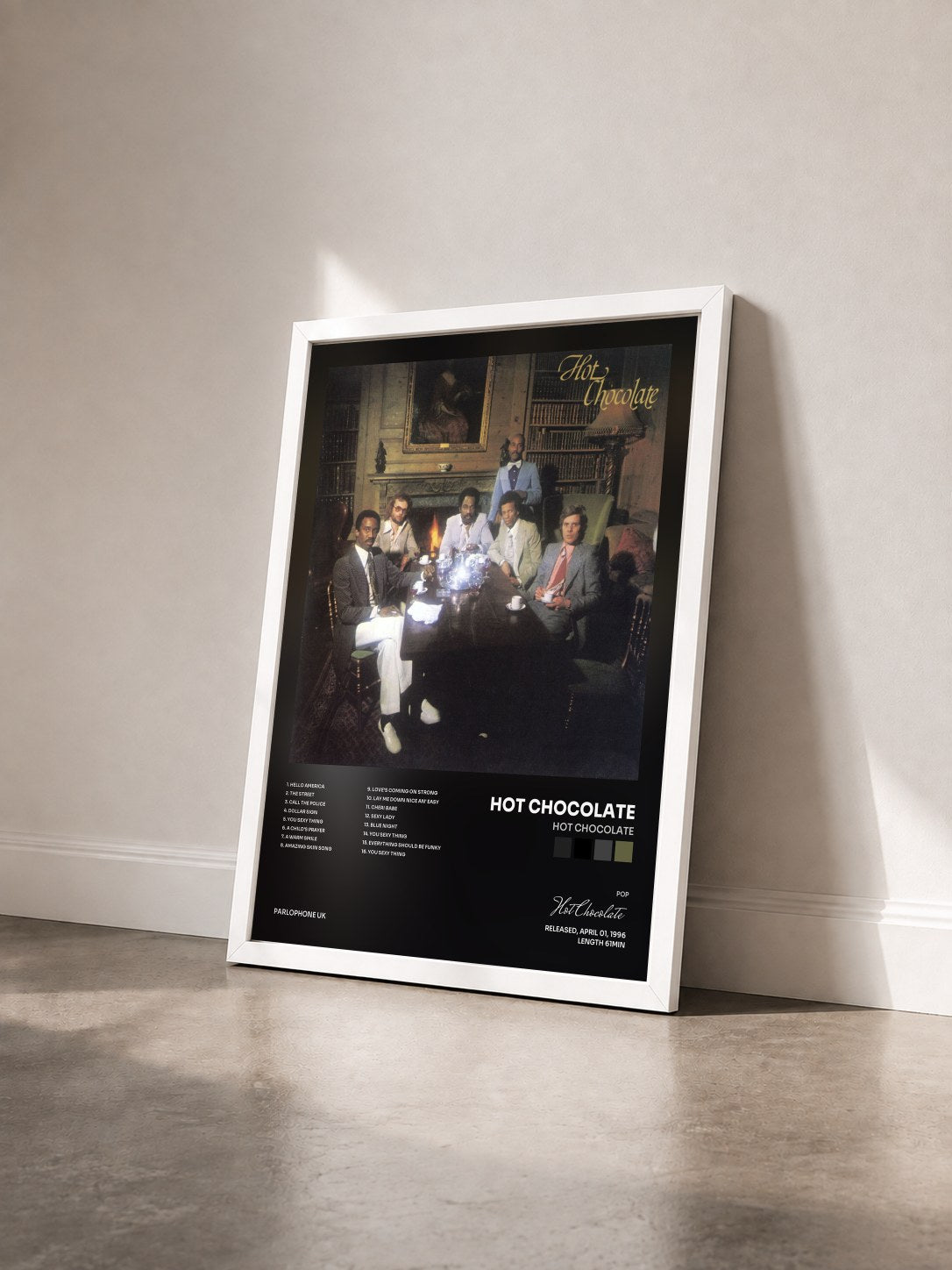 #blanc Tableau de l'album Hot Chocolate de Hot Chocolate vu de trois quarts, cadre blanc