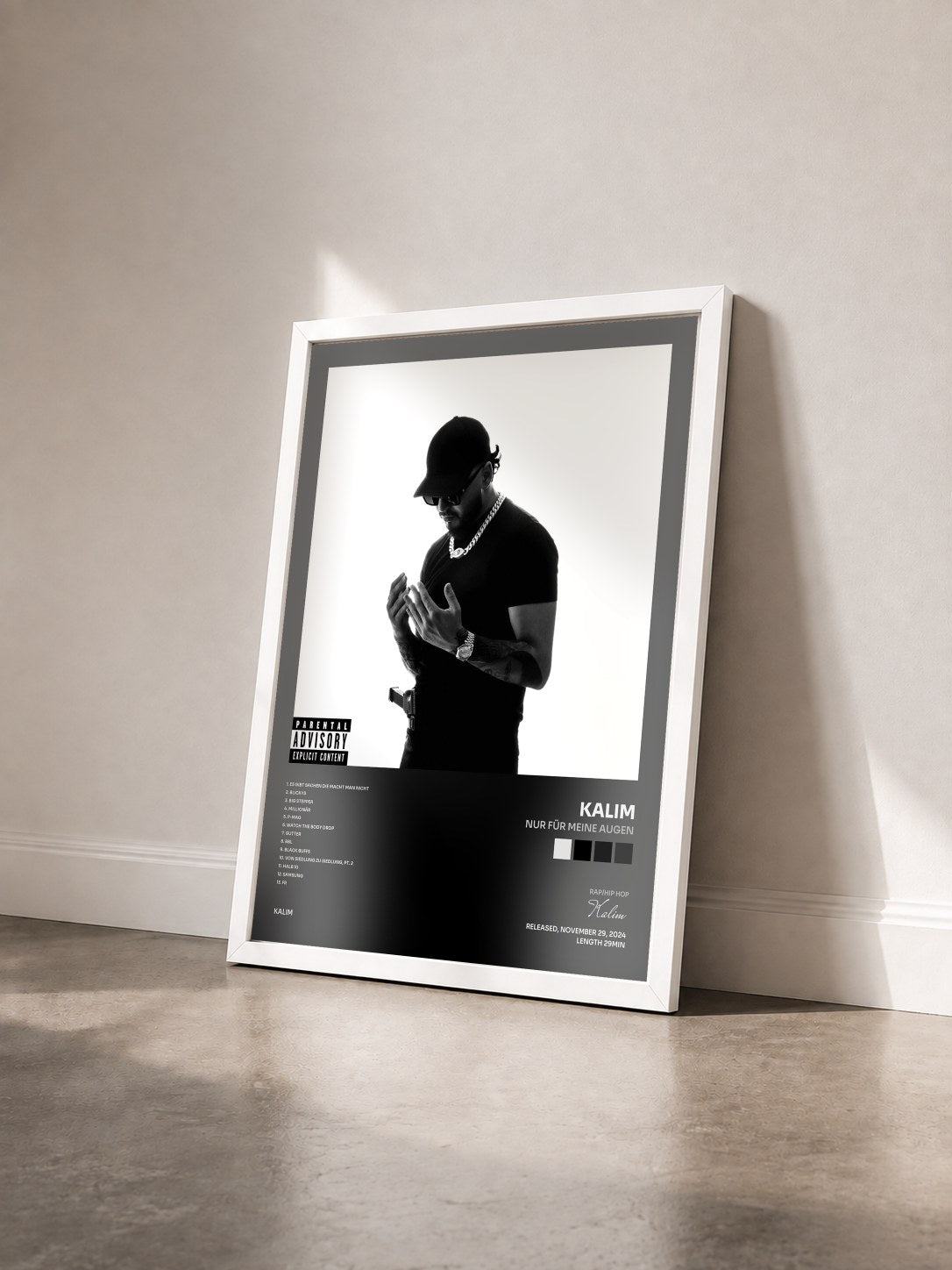 #blanc Tableau de l'album NUR FÜR MEINE AUGEN de Kalim vu de trois quarts, cadre blanc