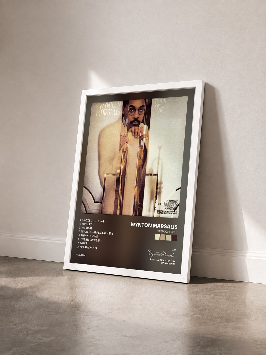 #blanc Tableau de l'album Think Of One... de Wynton Marsalis vu de trois quarts, cadre blanc