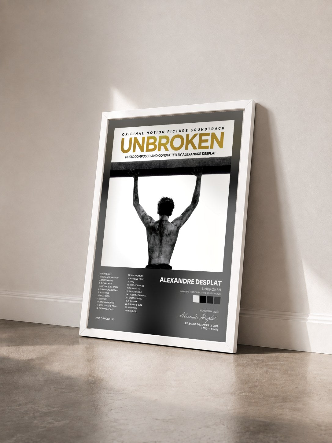 #blanc Tableau de l'album Unbroken (Original Motion Picture Soundtrack) de Alexandre Desplat vu de trois quarts, cadre blanc