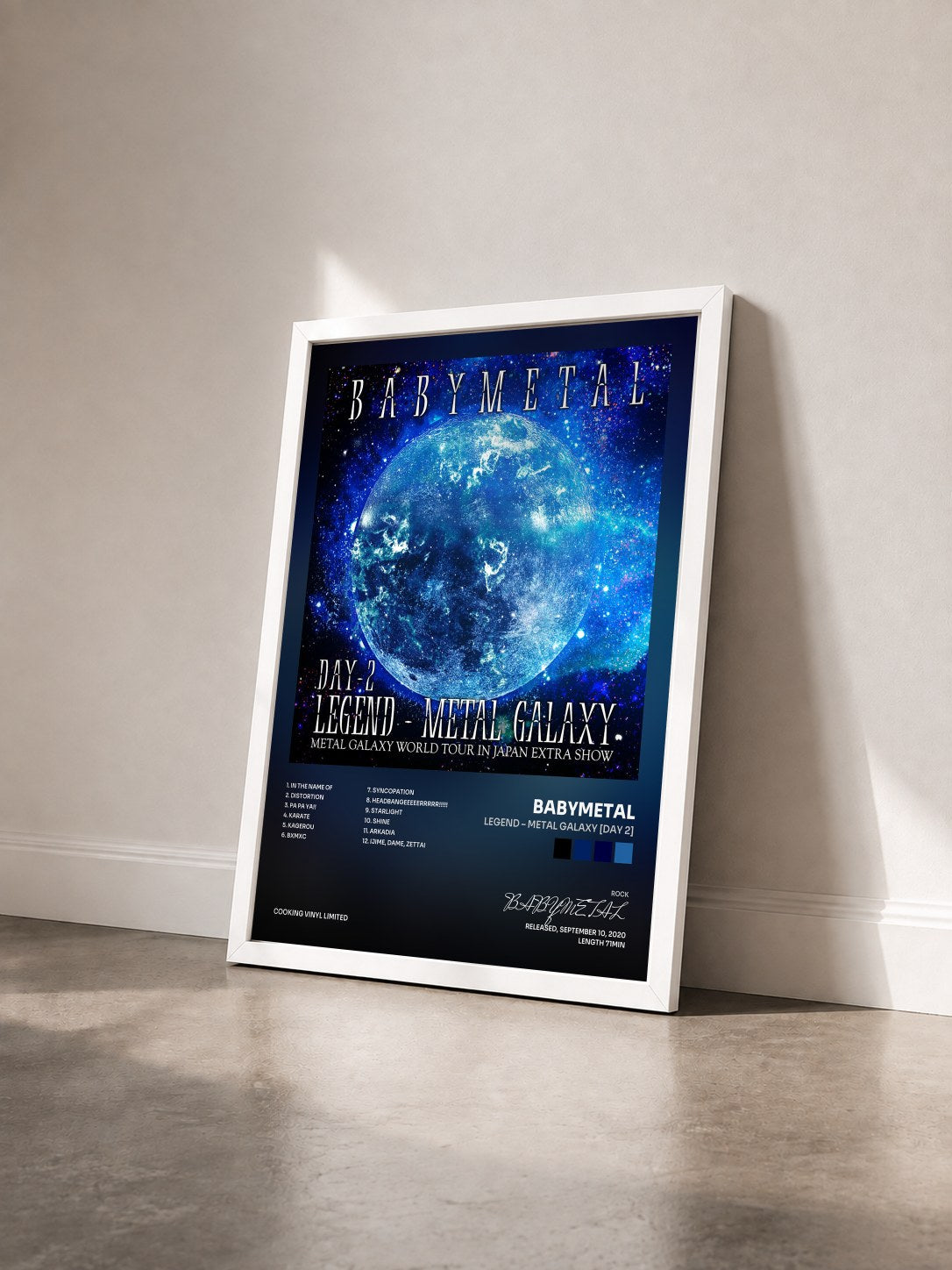 #blanc Tableau de l'album LEGEND – METAL GALAXY [DAY 2] de BABYMETAL vu de trois quarts, cadre blanc