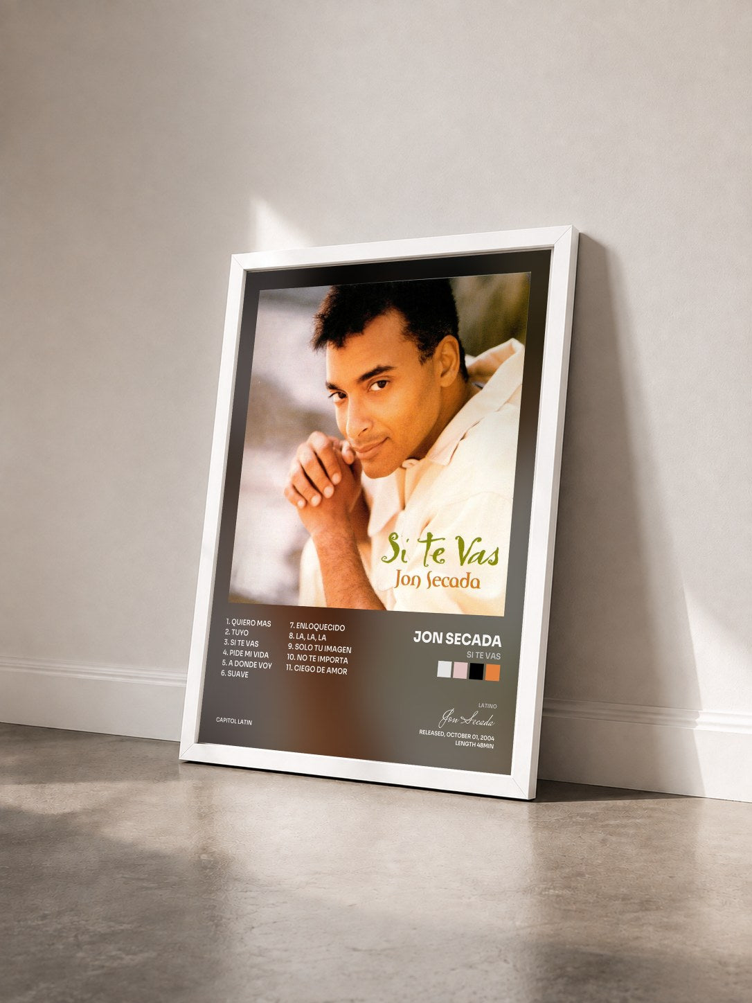 #blanc Tableau de l'album Si Te Vas de Jon Secada vu de trois quarts, cadre blanc