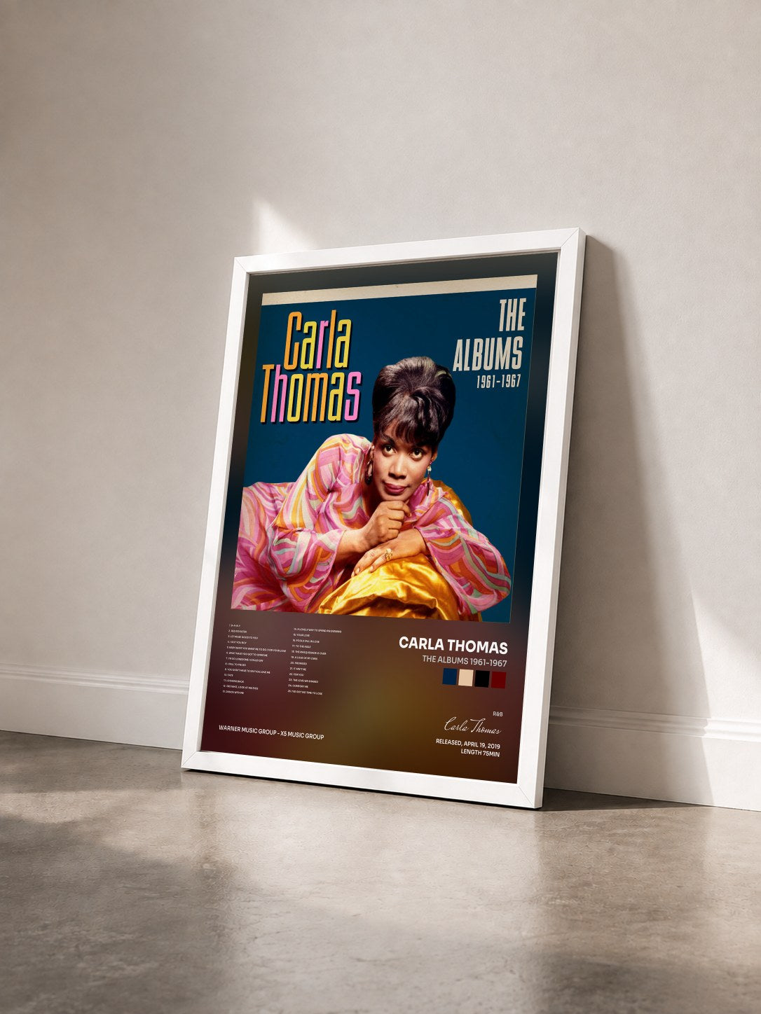 #blanc Tableau de l'album The Albums 1961-1967 de Carla Thomas vu de trois quarts, cadre blanc