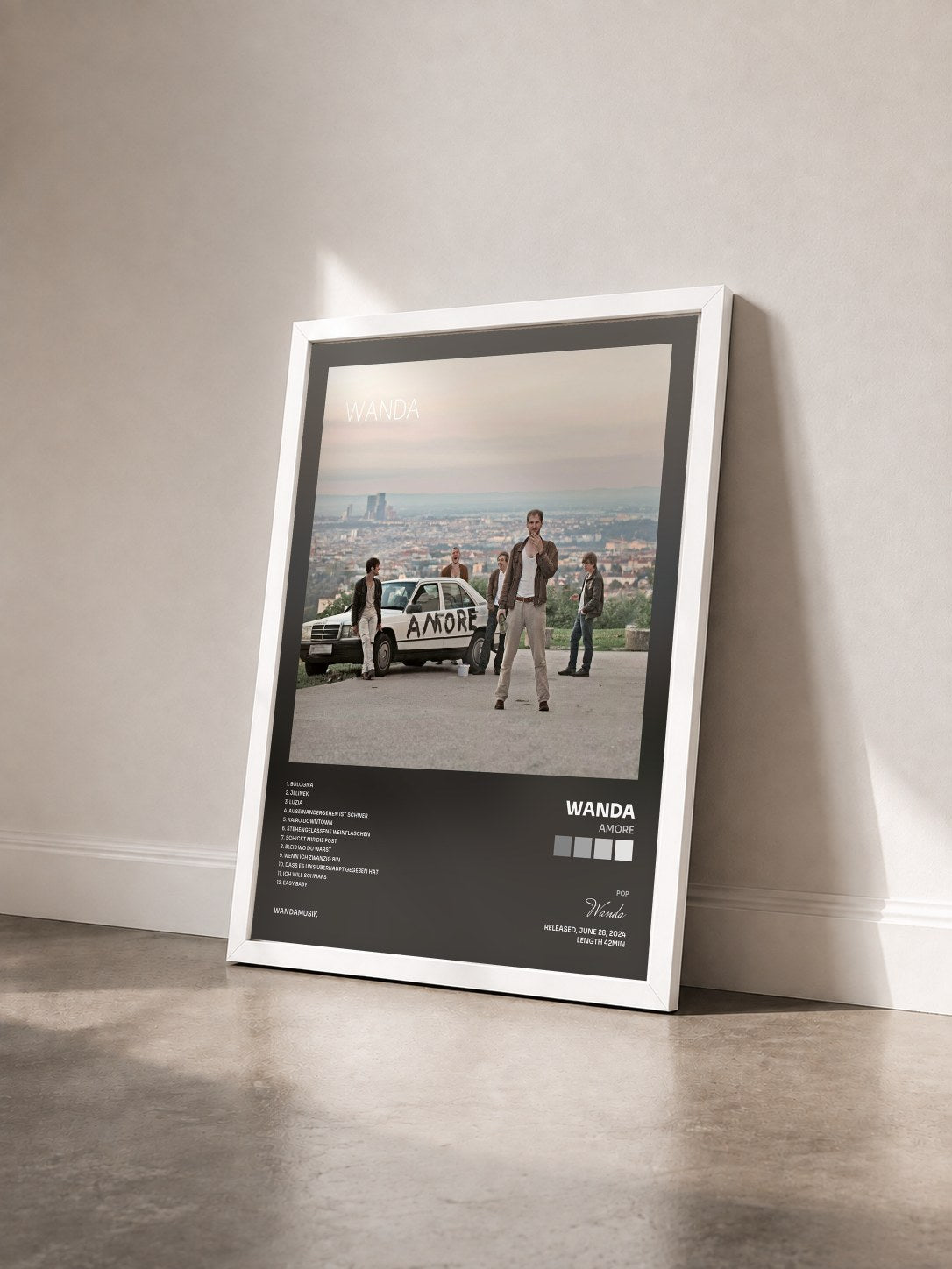 #blanc Tableau de l'album Amore de Wanda vu de trois quarts, cadre blanc