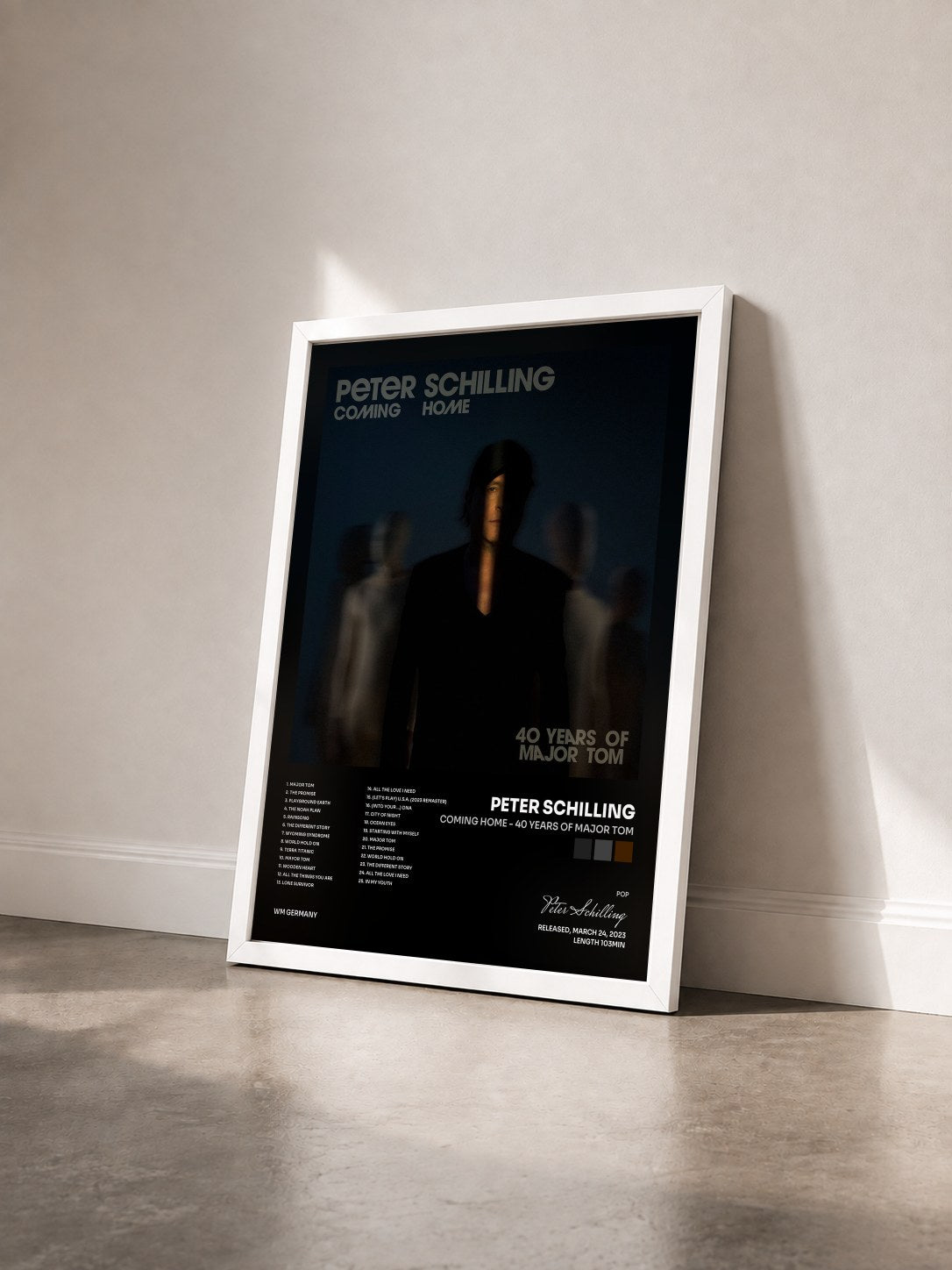 #blanc Tableau de l'album Coming Home - 40 Years of Major Tom de Peter Schilling vu de trois quarts, cadre blanc
