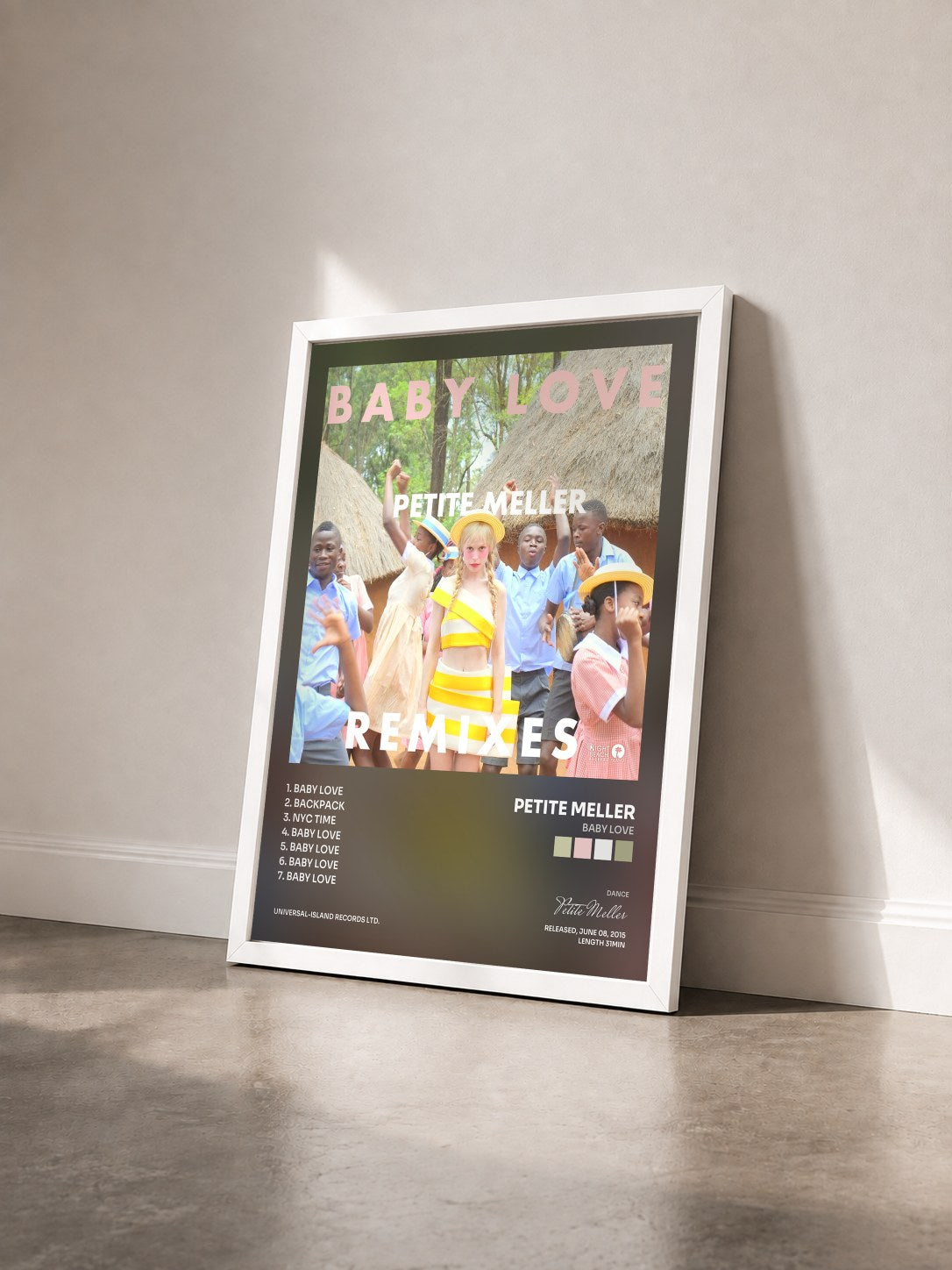 #blanc Tableau de l'album Baby Love de Petite Meller vu de trois quarts, cadre blanc