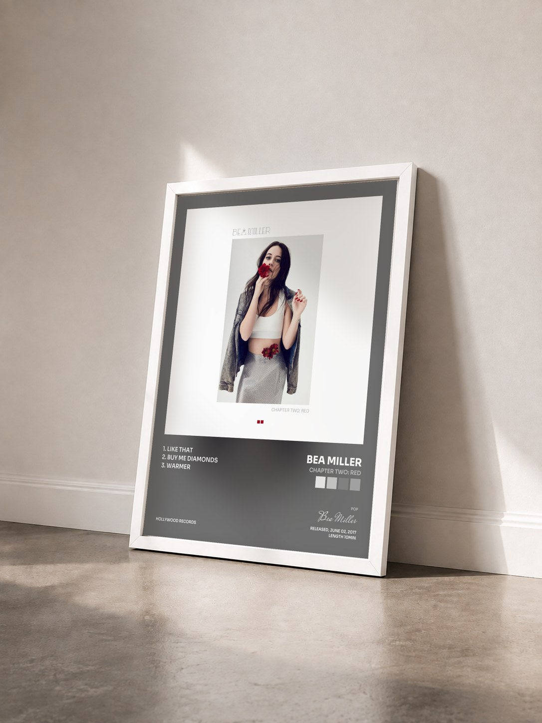 #blanc Tableau de l'album chapter two: red de Bea Miller vu de trois quarts, cadre blanc