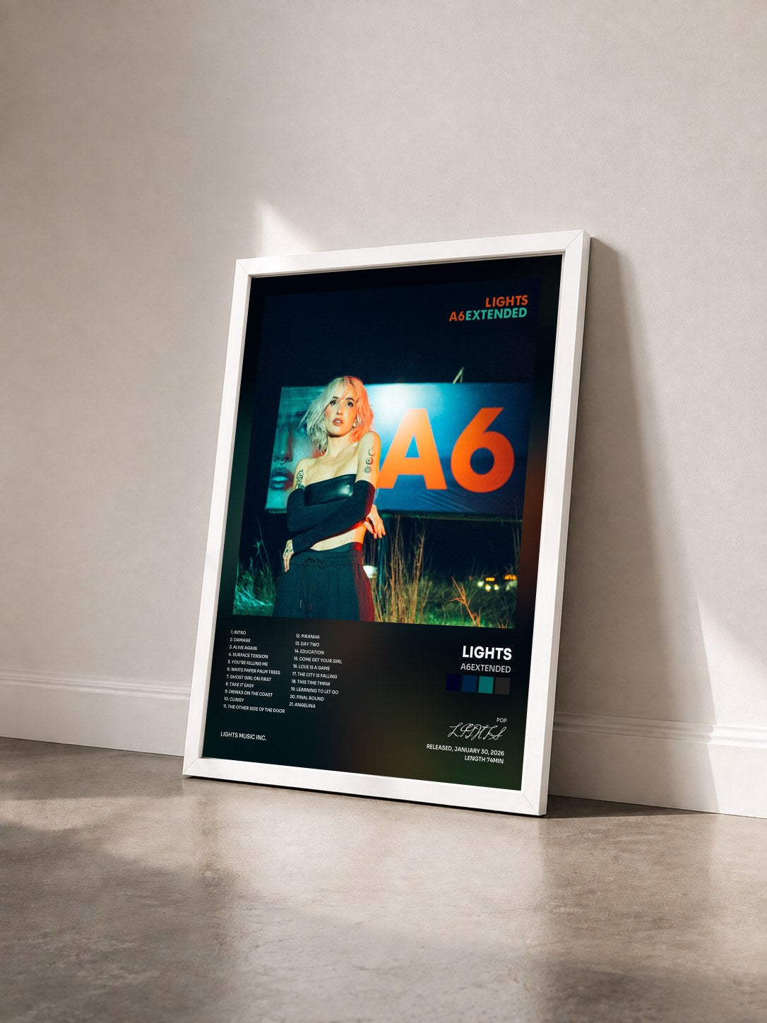 #blanc Tableau de l'album A6EXTENDED de LIGHTS vu de trois quarts, cadre blanc