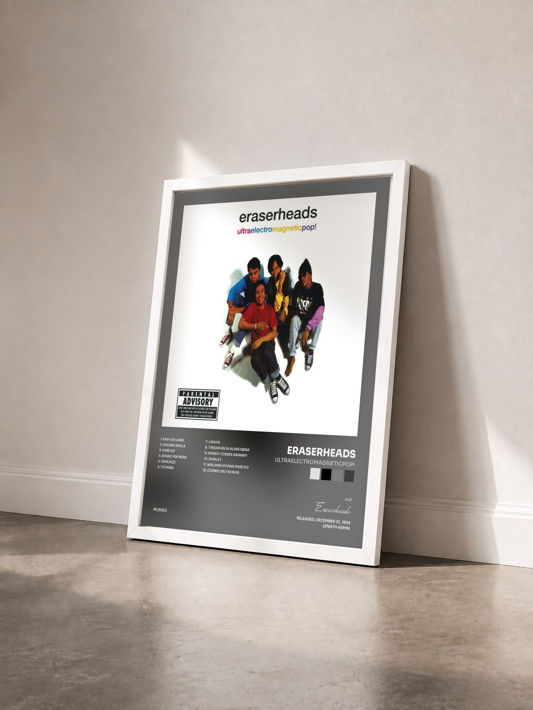 #blanc Tableau de l'album Ultraelectromagneticpop! de Eraserheads vu de trois quarts, cadre blanc