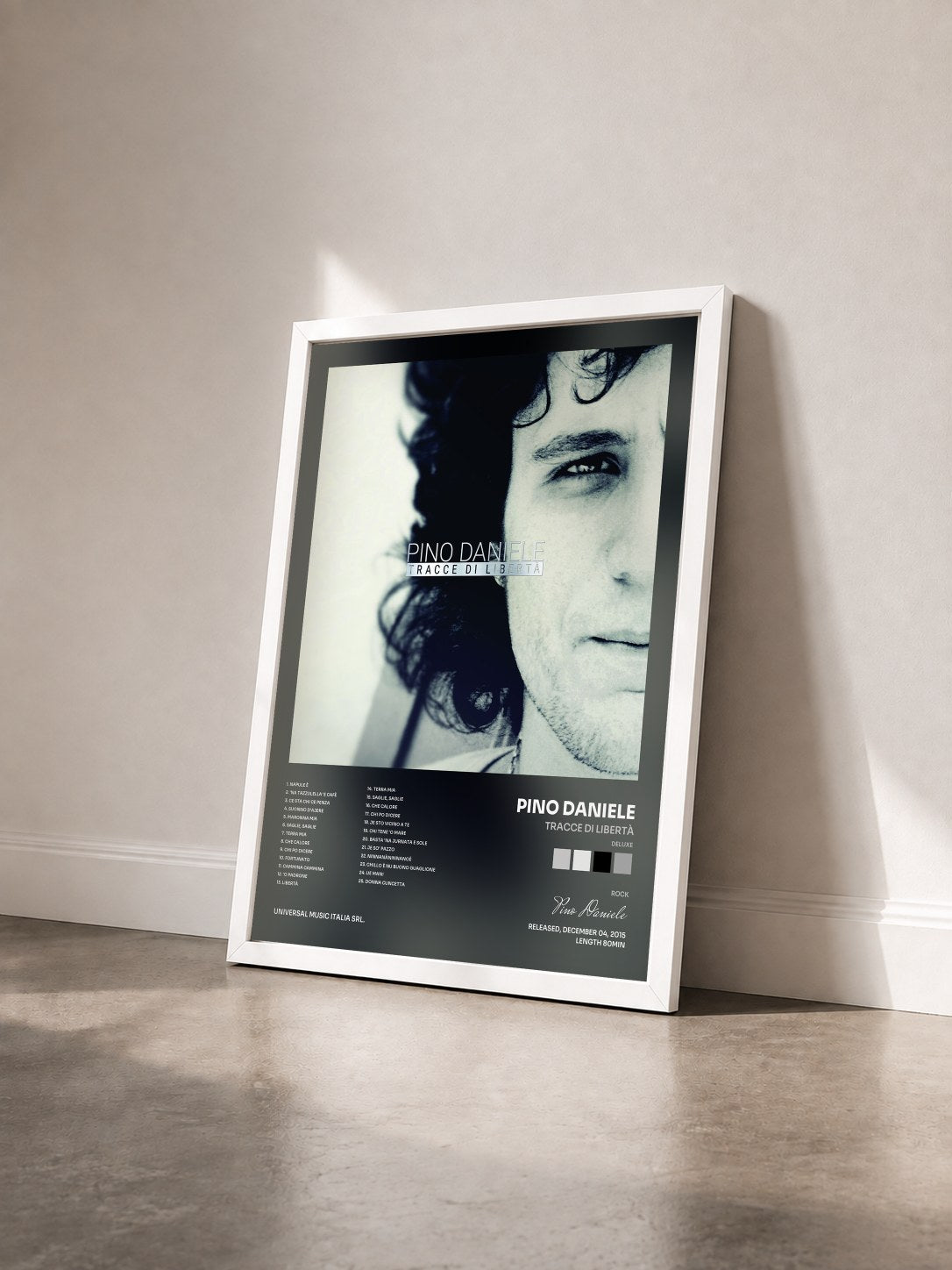 #blanc Tableau de l'album Tracce Di Libertà (Deluxe) de Pino Daniele vu de trois quarts, cadre blanc