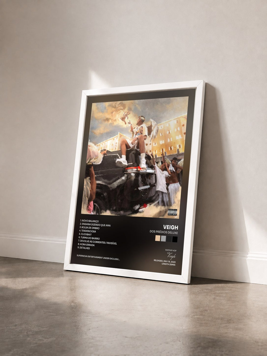 #blanc Dos Prédios Deluxe von Veigh als gerahmter Kunstdruck von schräg gesehen, weißer Rahmen