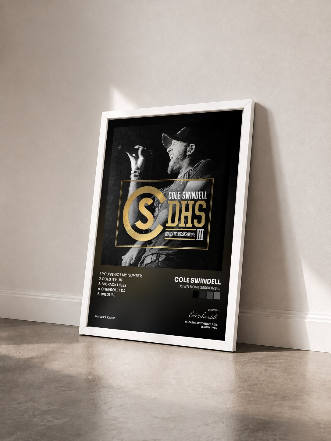 #blanc Tableau de l'album Down Home Sessions III de Cole Swindell vu de trois quarts, cadre blanc
