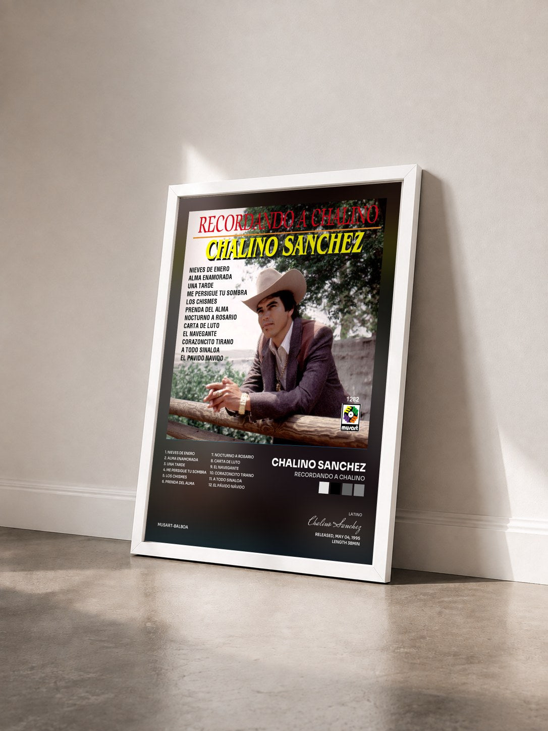 #blanc Tableau de l'album Recordando A Chalino de Chalino Sanchez vu de trois quarts, cadre blanc
