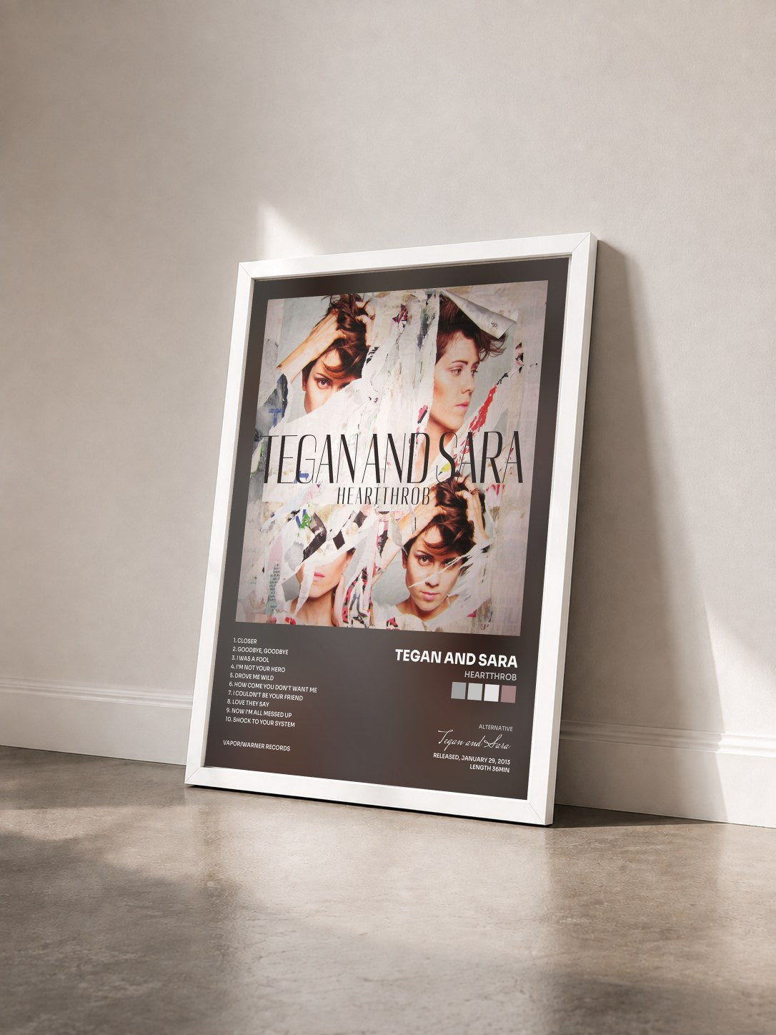 #blanc Tableau de l'album Heartthrob de Tegan and Sara vu de trois quarts, cadre blanc