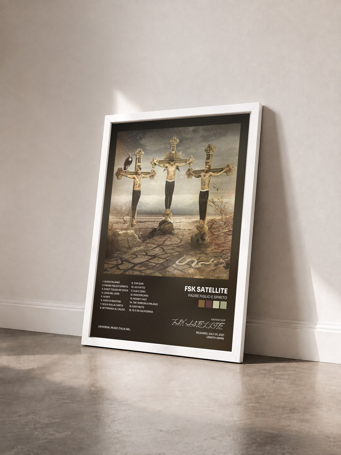 #blanc Tableau de l'album PADRE FIGLIO E SPIRITO de FSK SATELLITE vu de trois quarts, cadre blanc