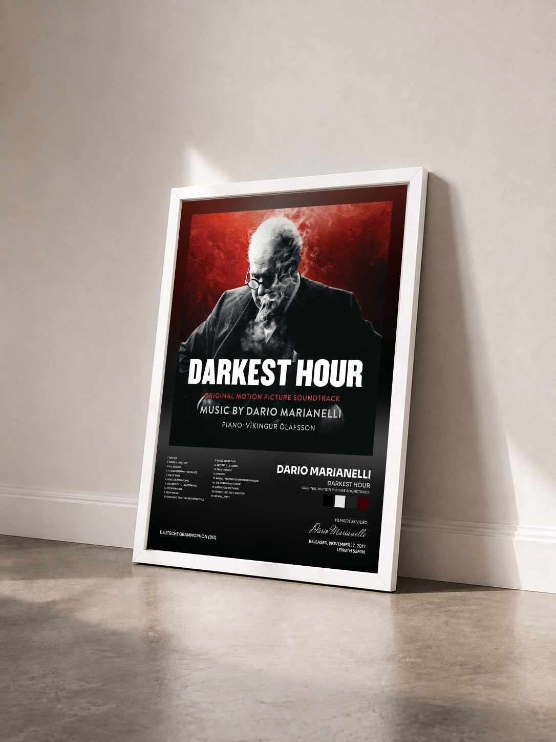 #blanc Tableau de l'album Darkest Hour (Original Motion Picture Soundtrack) de Dario Marianelli vu de trois quarts, cadre blanc