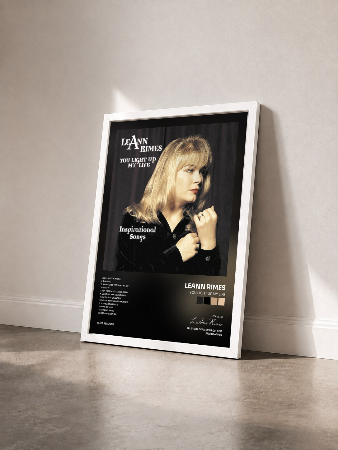 #blanc Tableau de l'album You Light Up My Life de LeAnn Rimes vu de trois quarts, cadre blanc