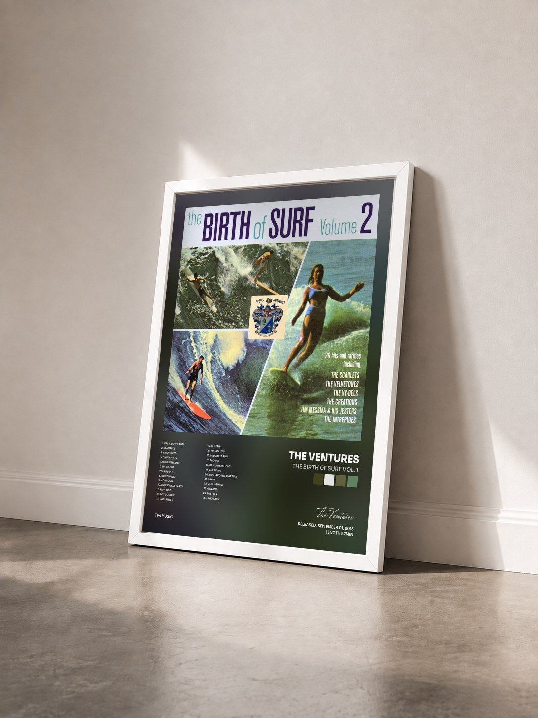 #blanc Tableau de l'album The Birth of Surf Vol. 1 de The Ventures vu de trois quarts, cadre blanc