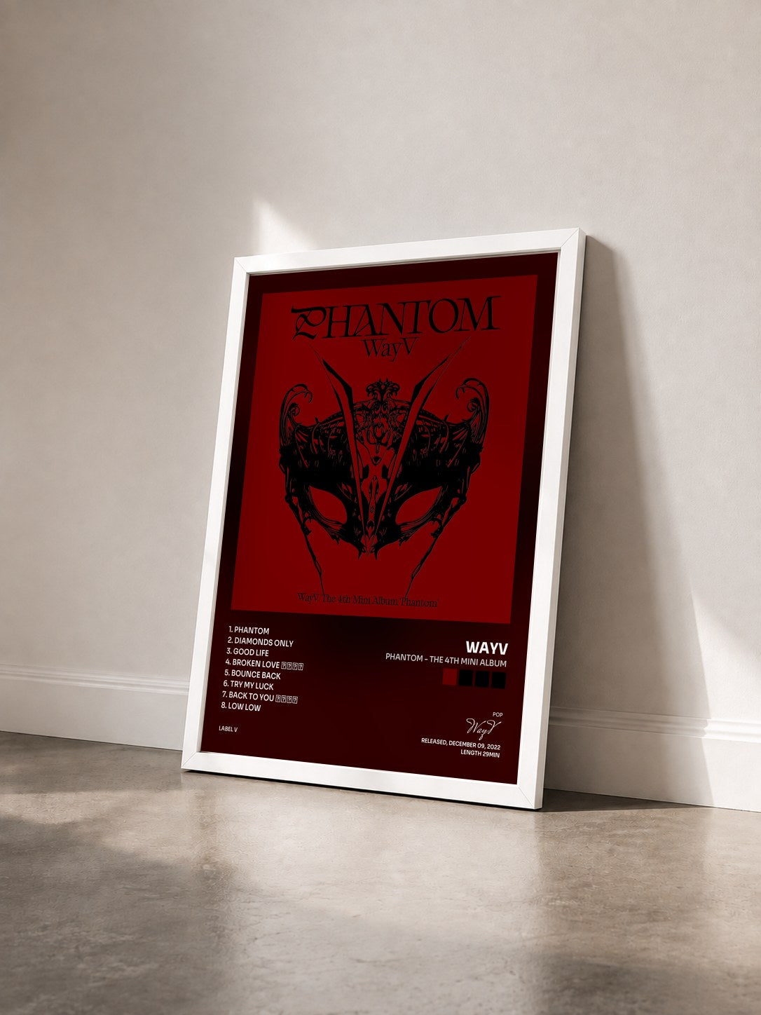 #blanc Tableau de l'album Phantom - The 4th Mini Album de WayV vu de trois quarts, cadre blanc
