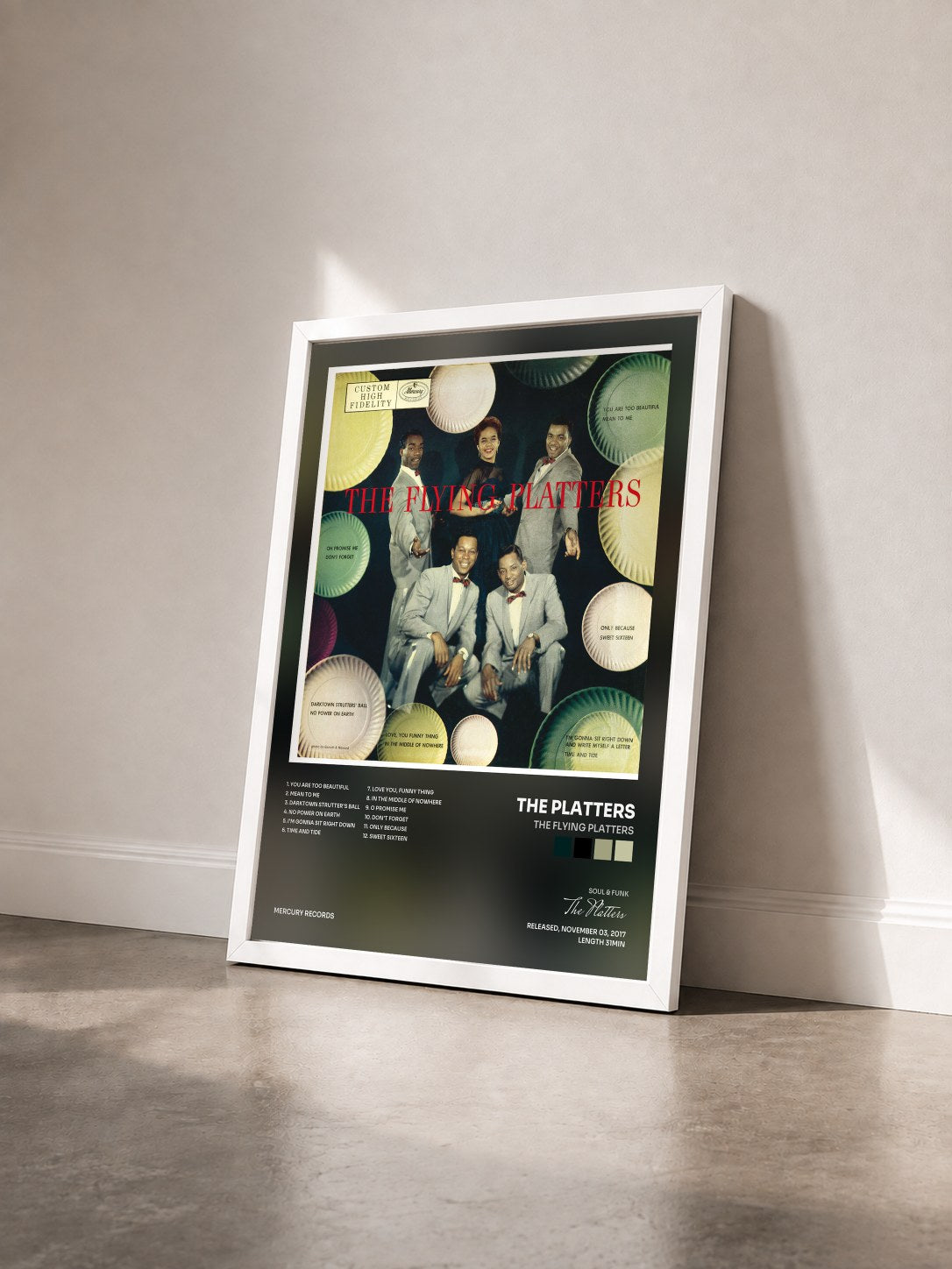 #blanc Tableau de l'album The Flying Platters de The Platters vu de trois quarts, cadre blanc