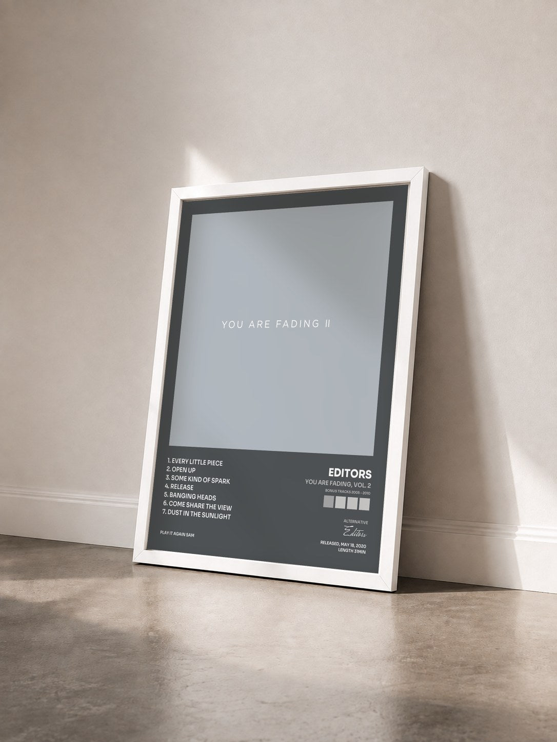 #blanc Tableau de l'album You Are Fading, Vol. 2 (Bonus Tracks 2005 - 2010) de Editors vu de trois quarts, cadre blanc