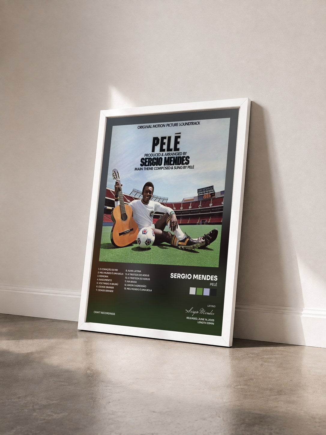 #blanc Tableau de l'album Pelé de Sergio Mendes vu de trois quarts, cadre blanc