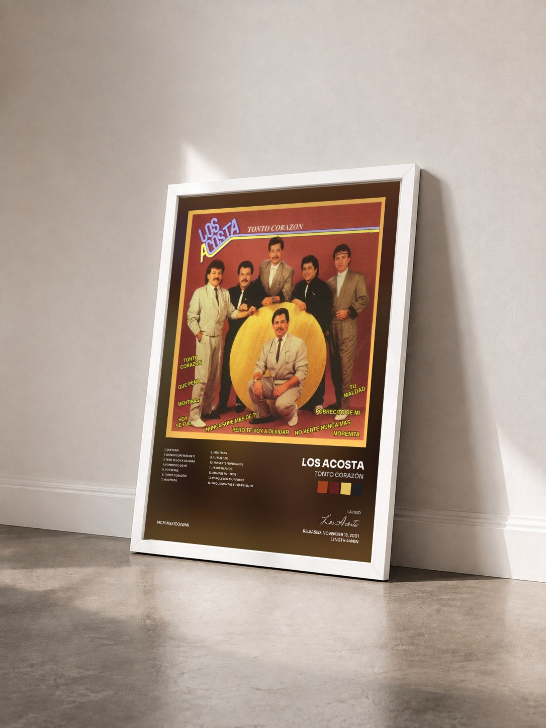 #blanc Tableau de l'album Tonto Corazón de Los Acosta vu de trois quarts, cadre blanc