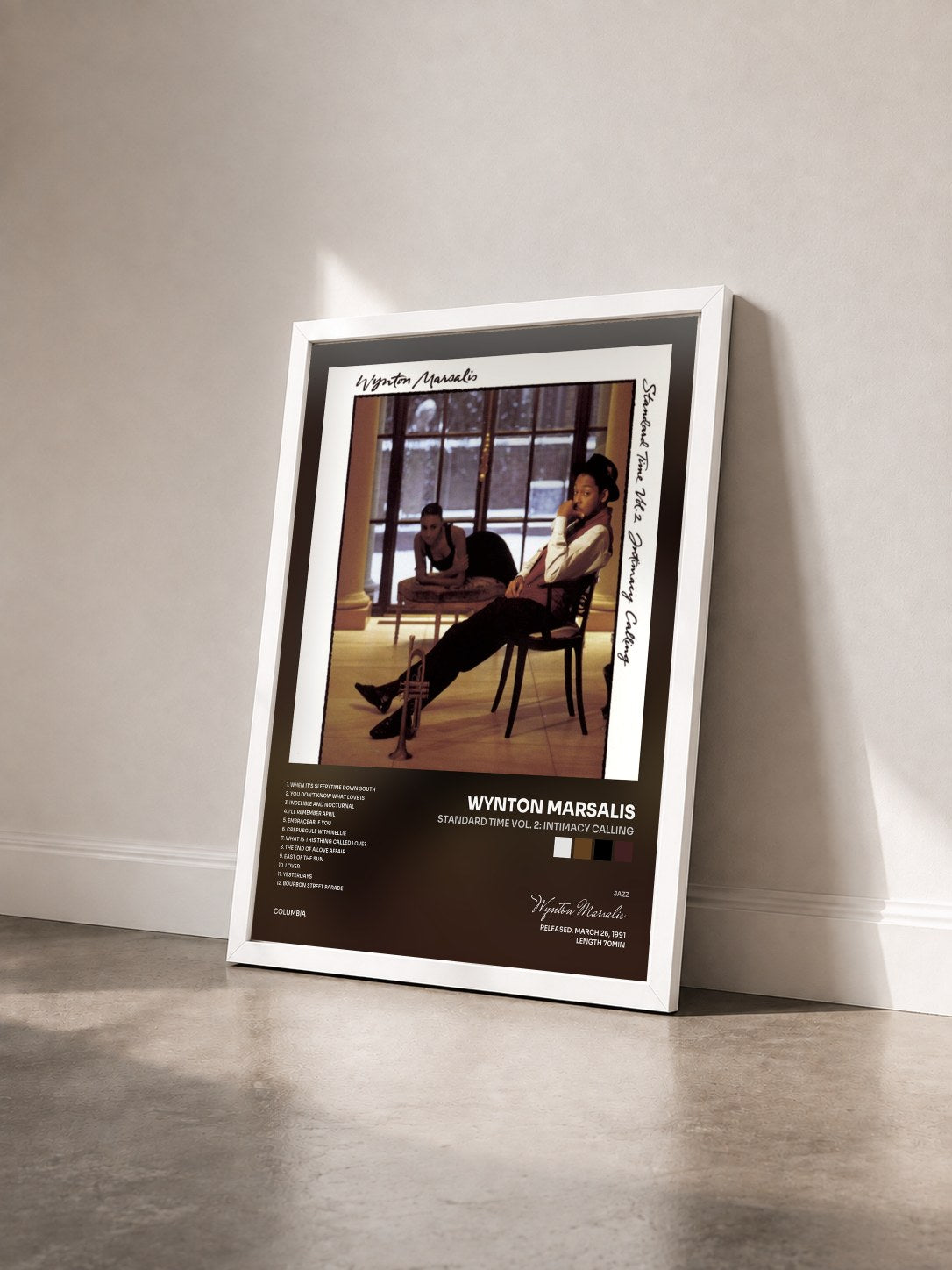 #blanc Tableau de l'album Standard Time Vol. 2: Intimacy Calling de Wynton Marsalis vu de trois quarts, cadre blanc