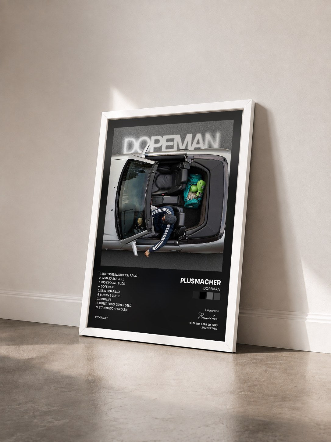 #blanc Tableau de l'album Dopeman de Plusmacher vu de trois quarts, cadre blanc