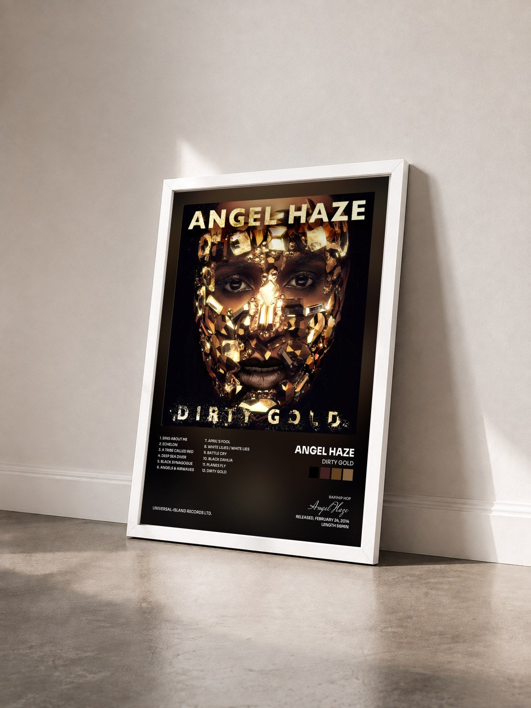#blanc Tableau de l'album Dirty Gold de Angel Haze vu de trois quarts, cadre blanc
