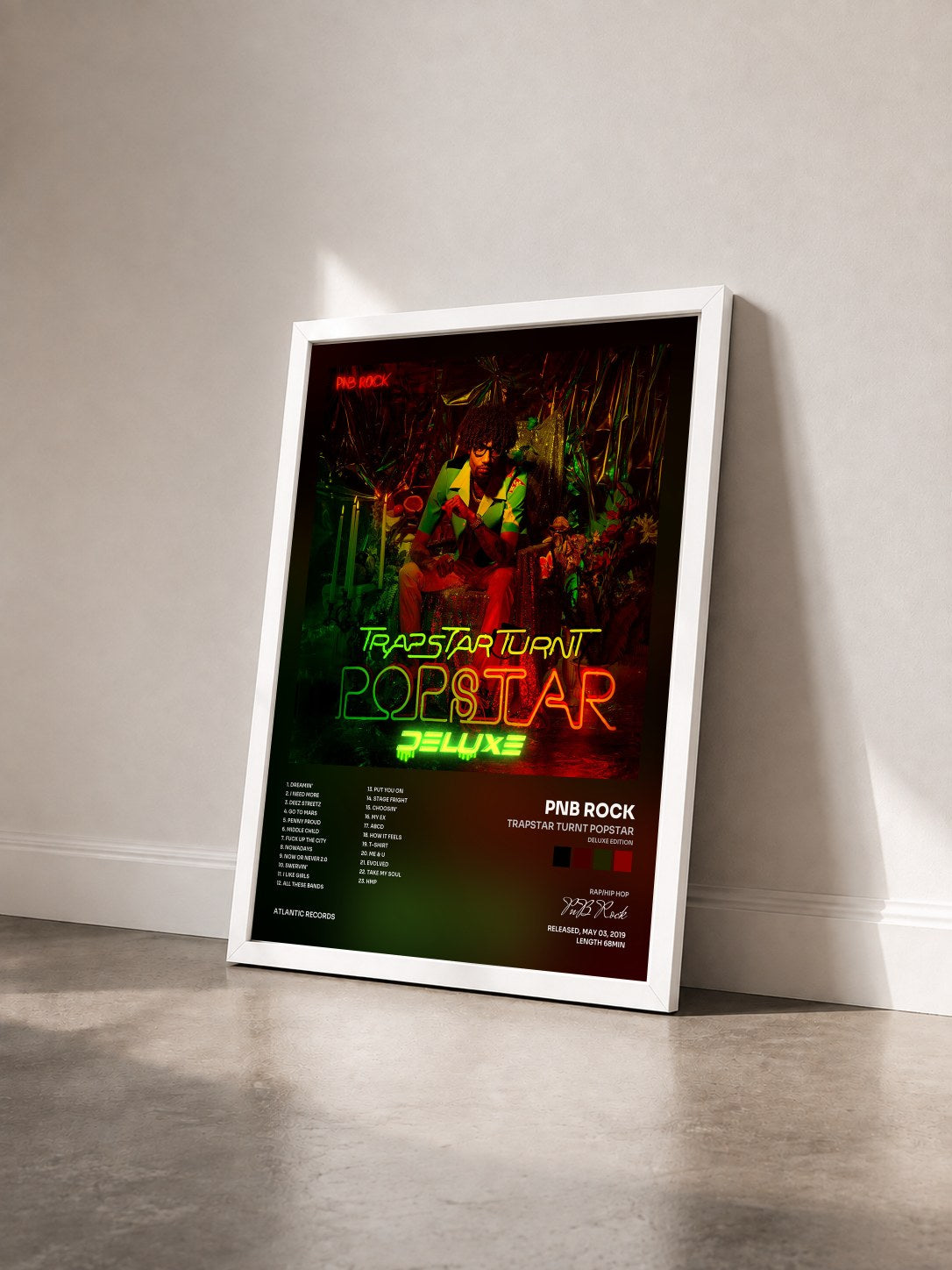 #blanc Tableau de l'album TrapStar Turnt PopStar (Deluxe Edition) de PnB Rock vu de trois quarts, cadre blanc